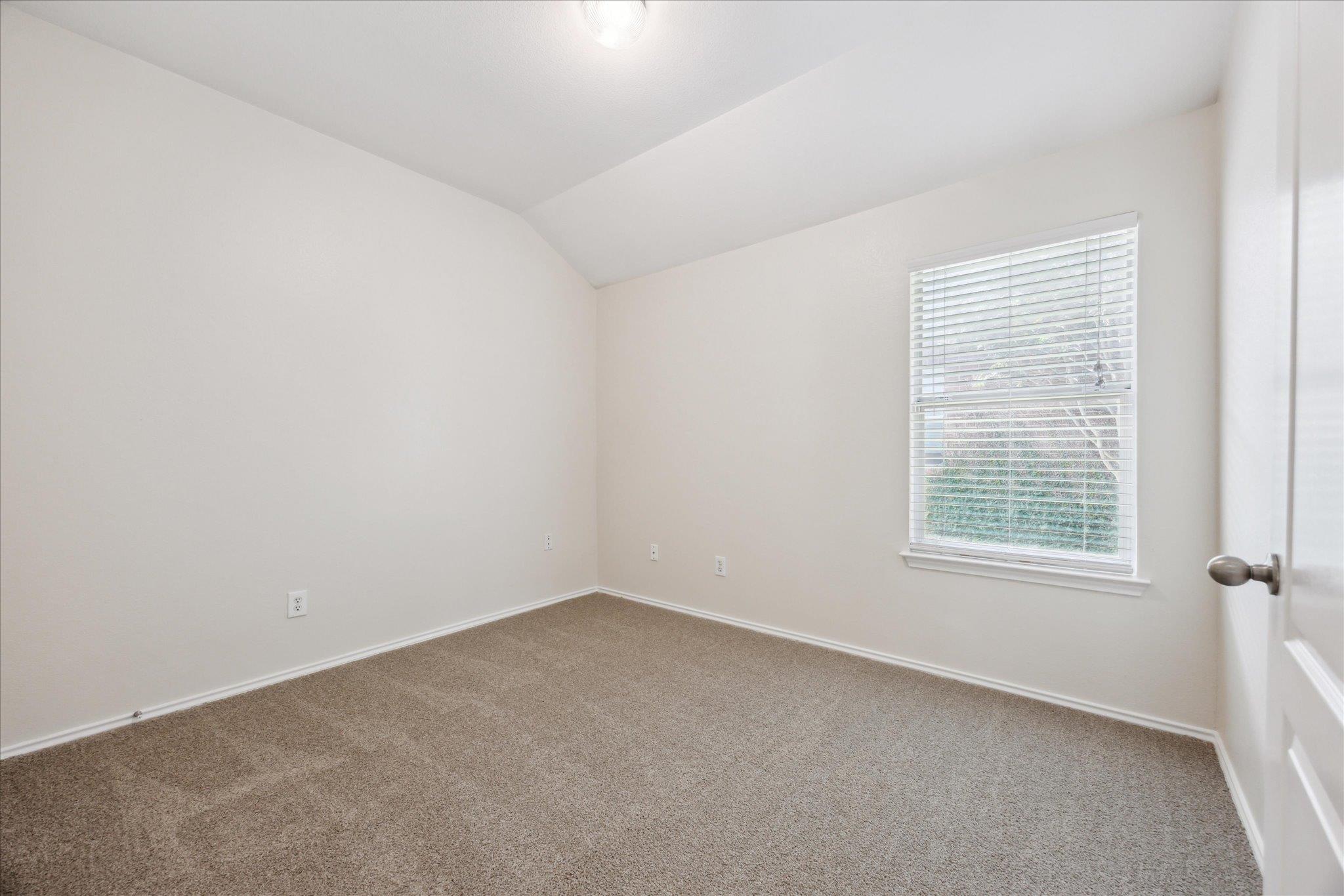 227 Ashwood N
