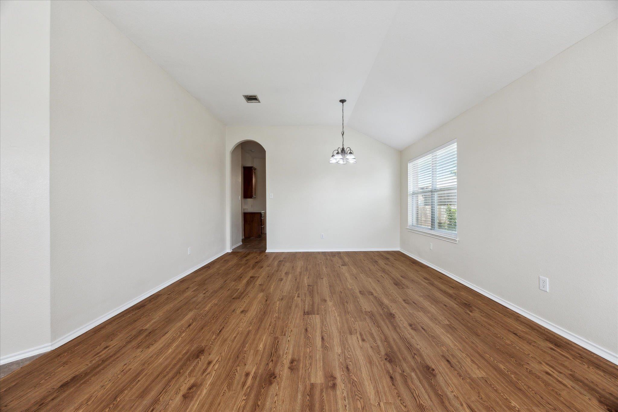 227 Ashwood N