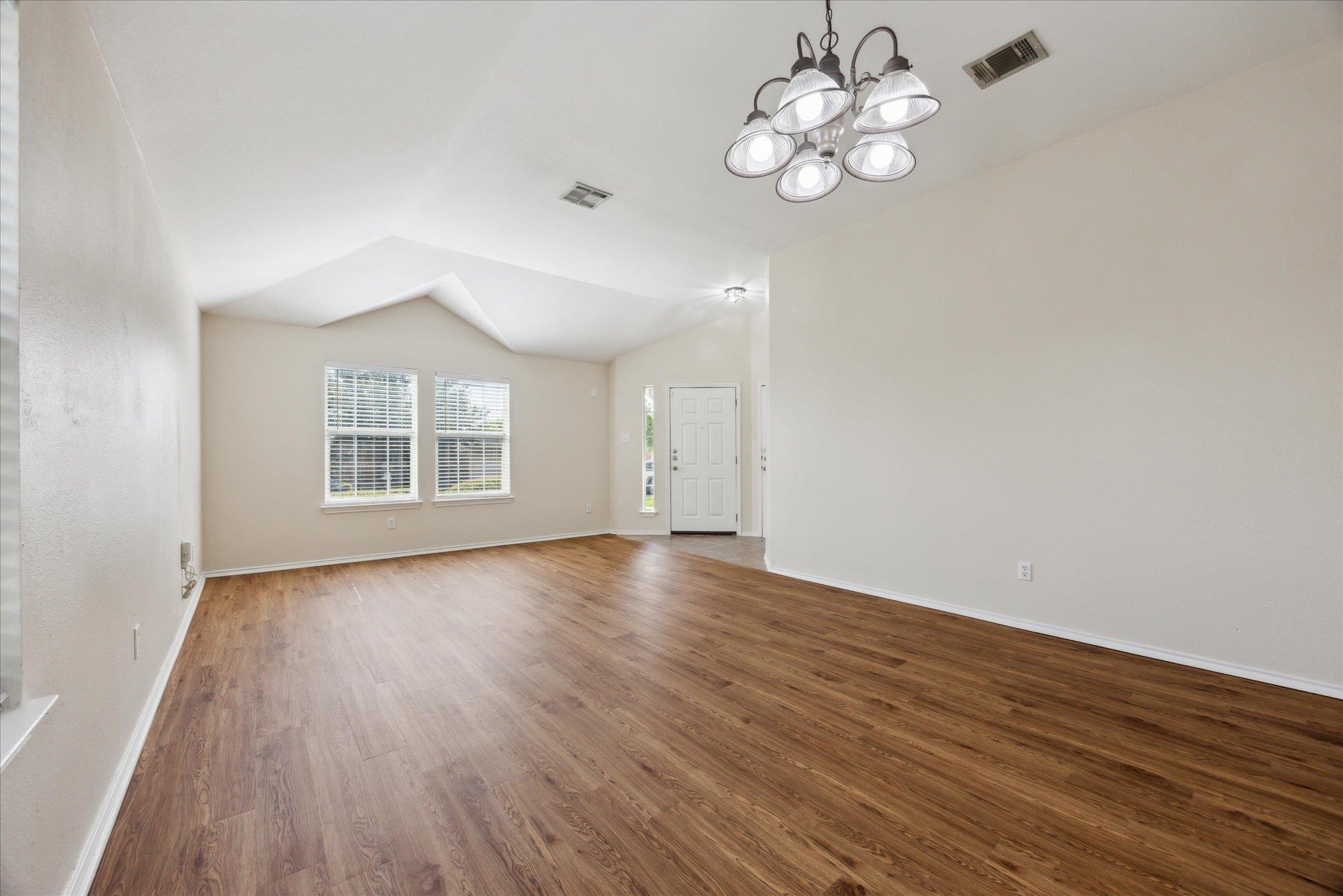 227 Ashwood N