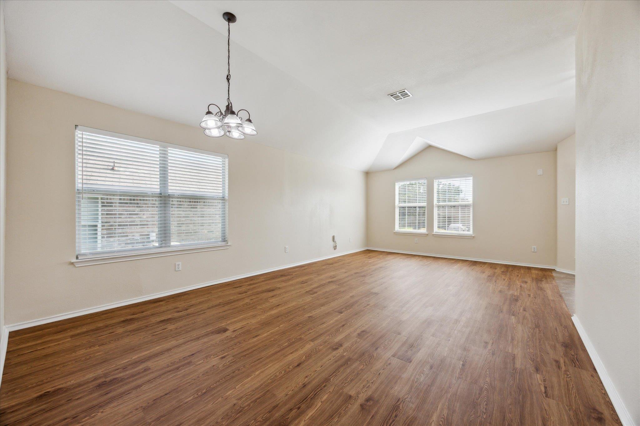 227 Ashwood N