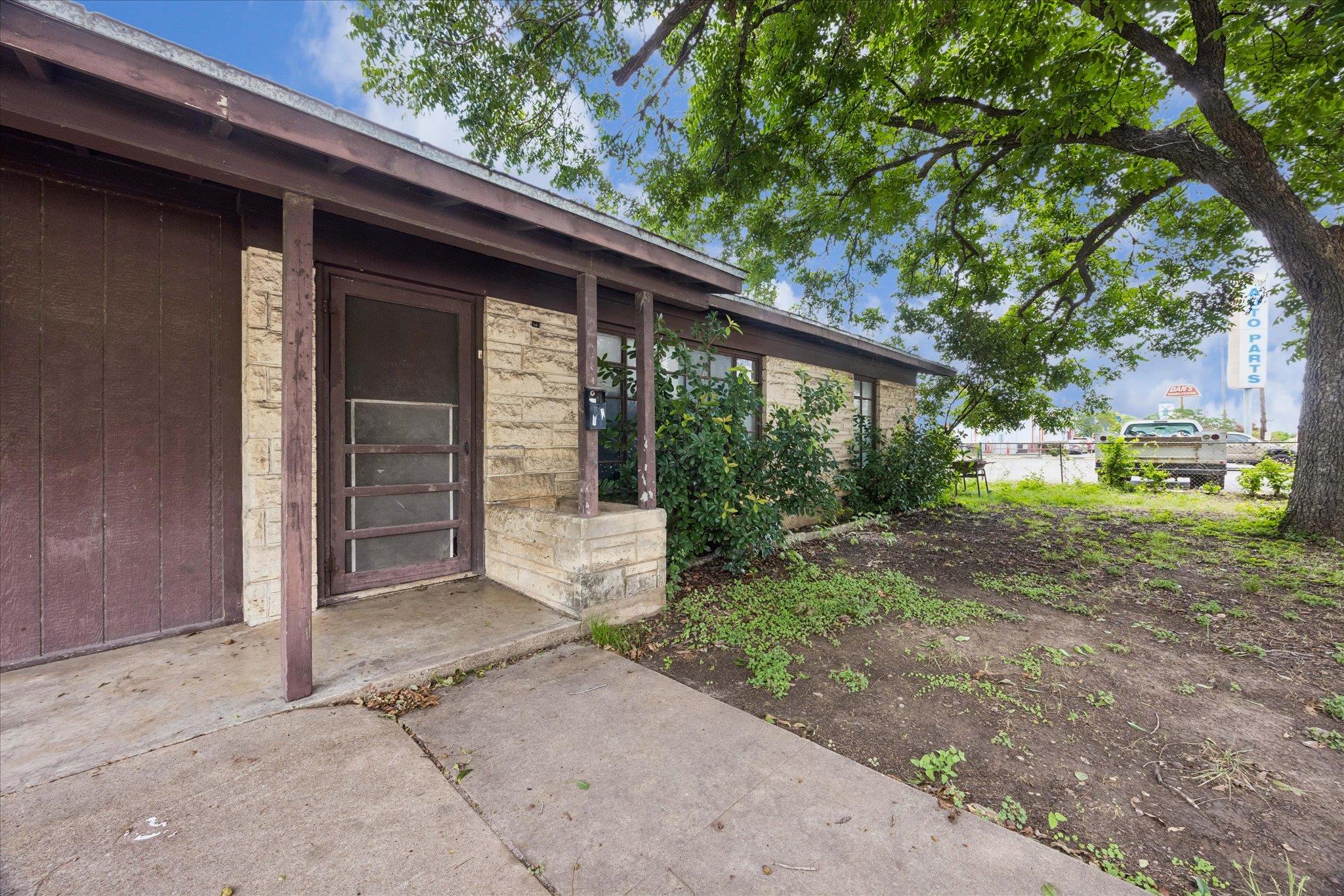 2024 W Ben White BLVD