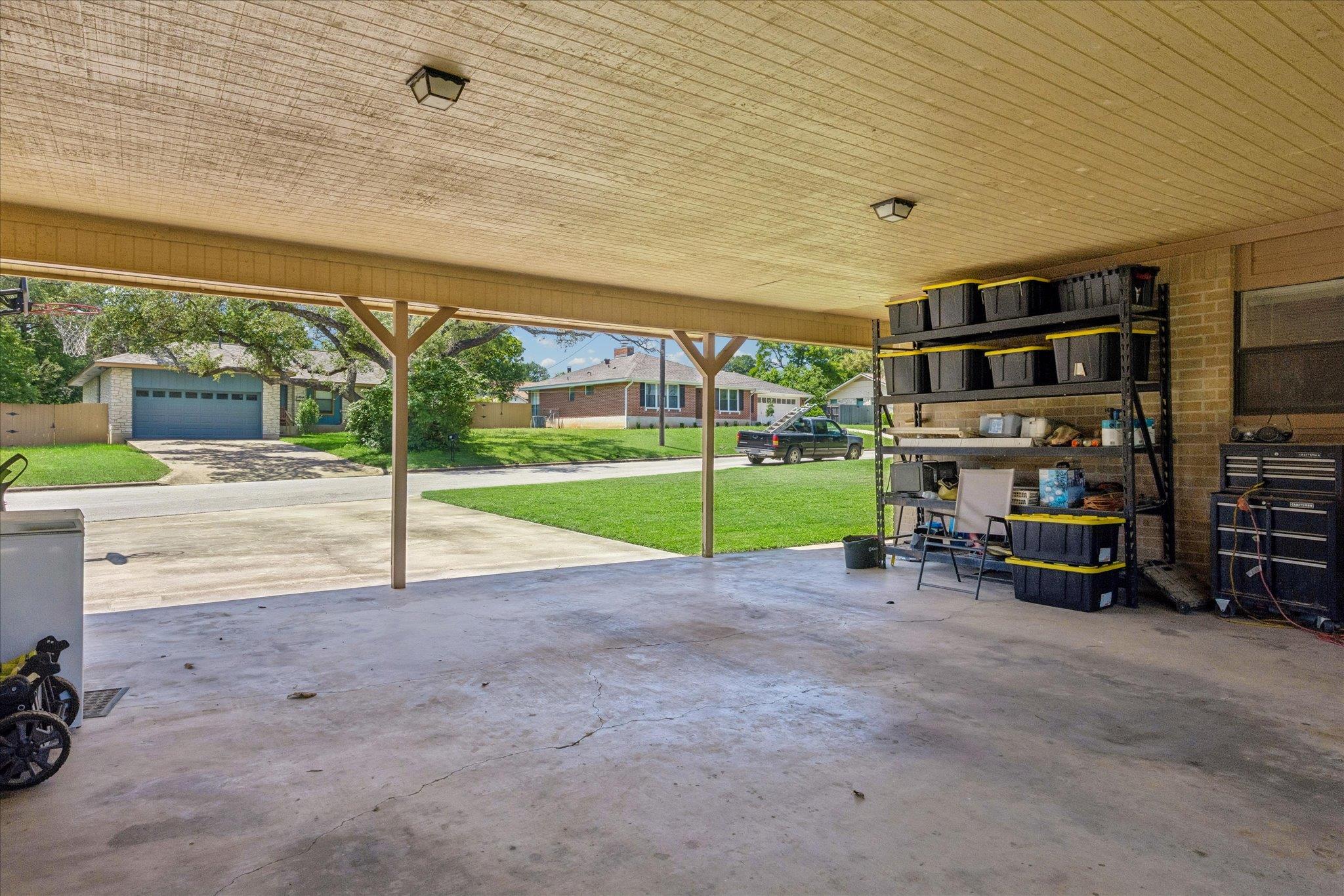 601 Meadowbrook DR