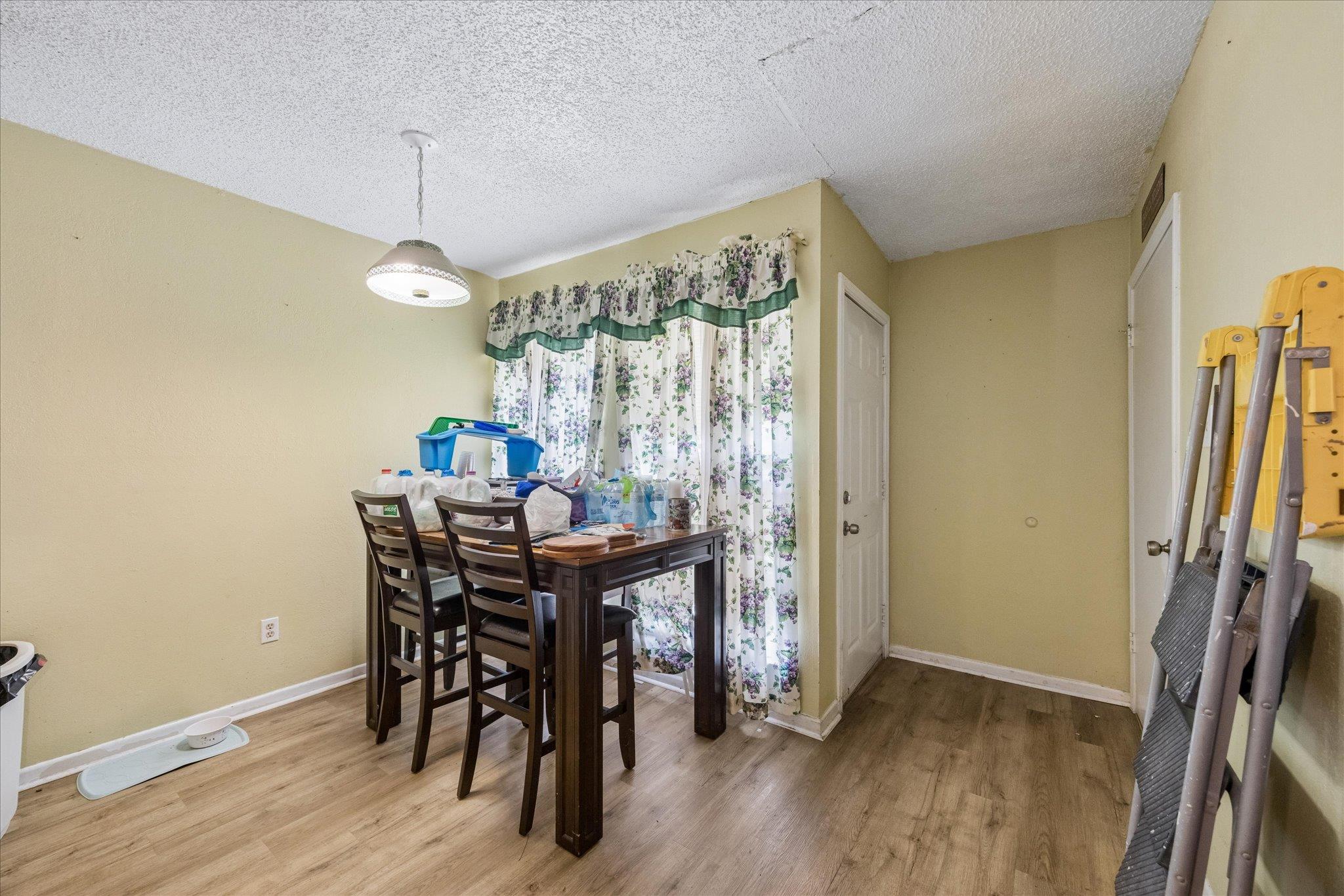 601 Meadowbrook DR