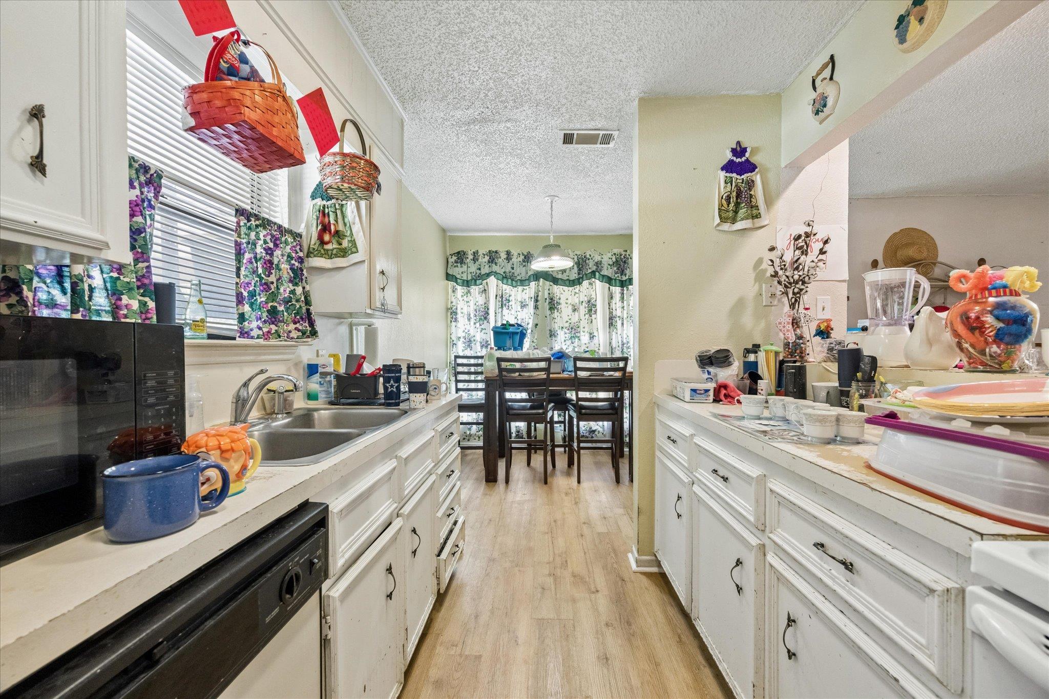 601 Meadowbrook DR