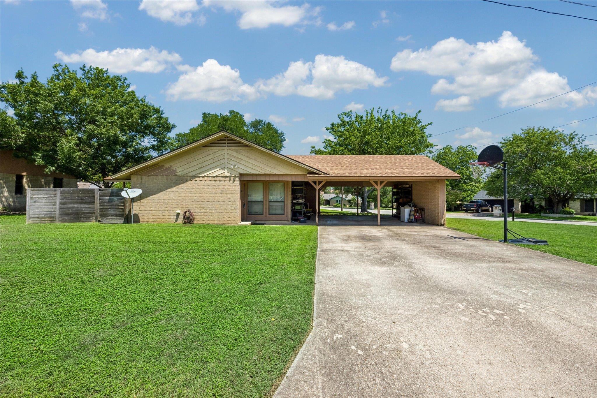 601 Meadowbrook DR