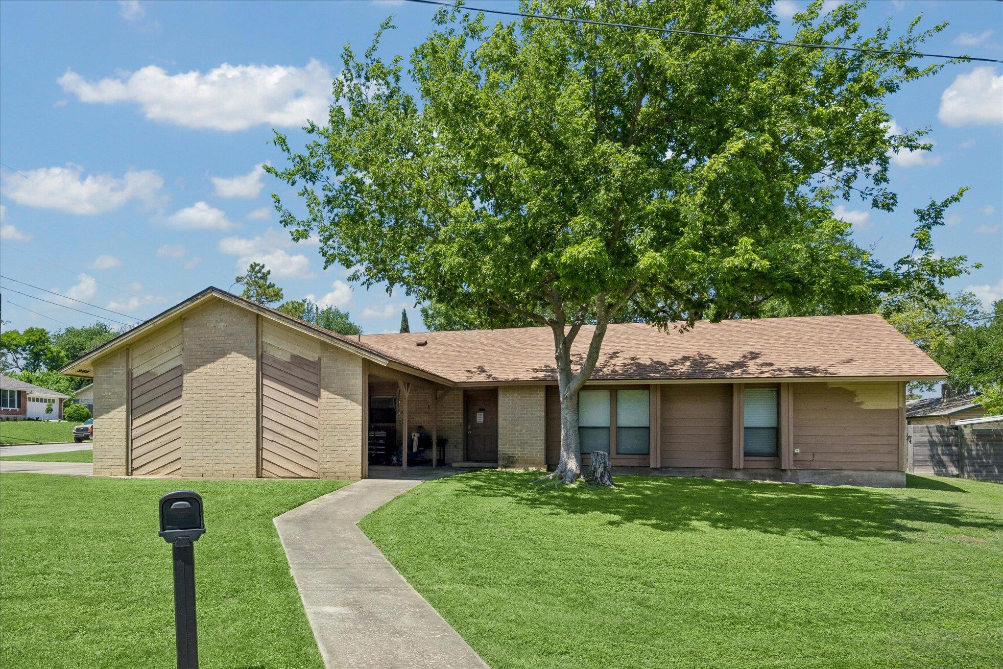 601 Meadowbrook DR