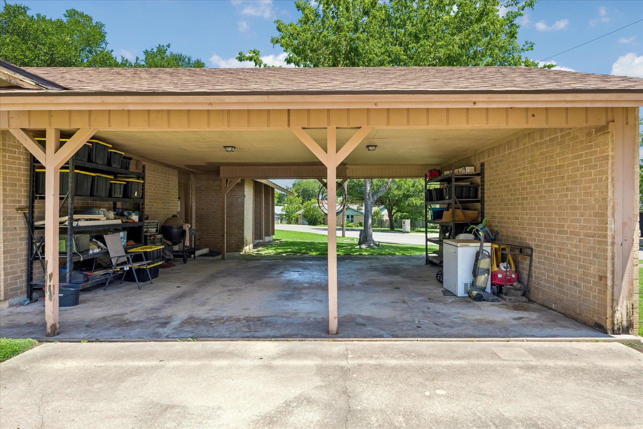 601 Meadowbrook DR