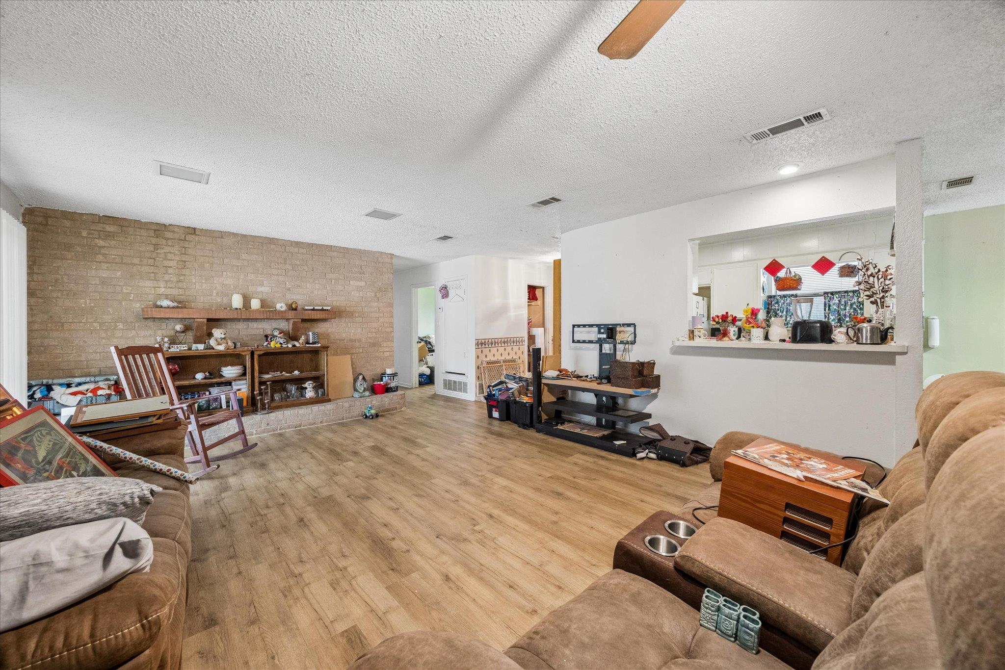 601 Meadowbrook DR