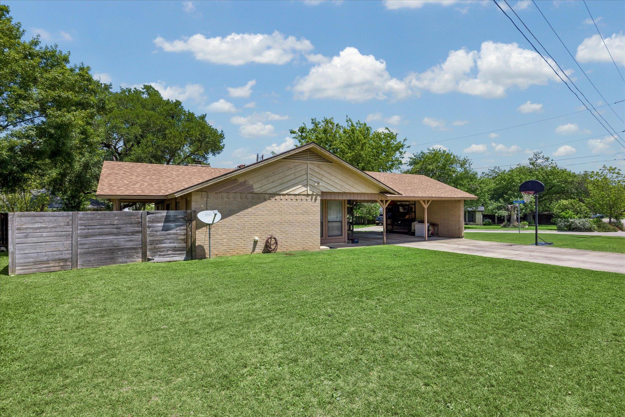 601 Meadowbrook DR