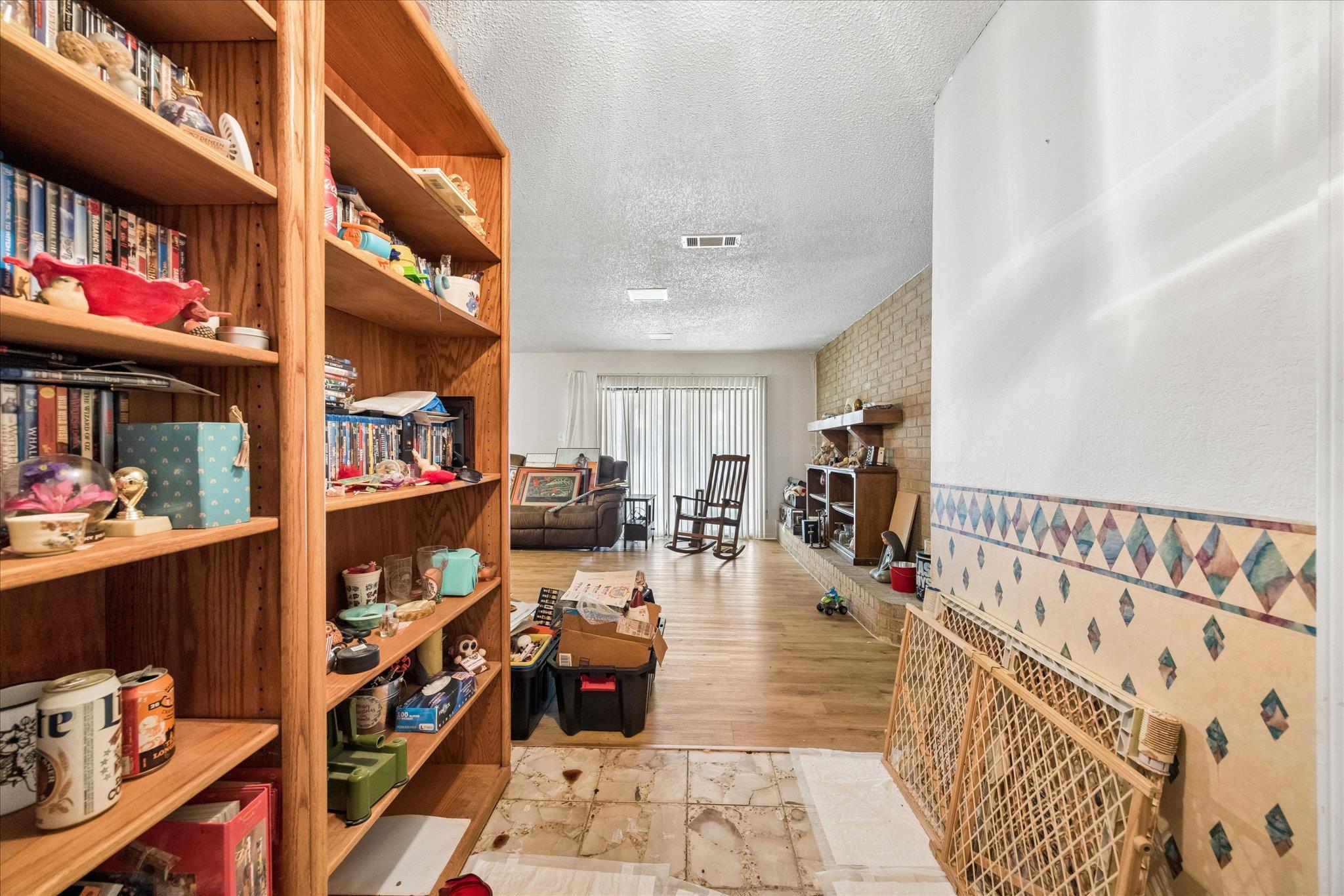 601 Meadowbrook DR