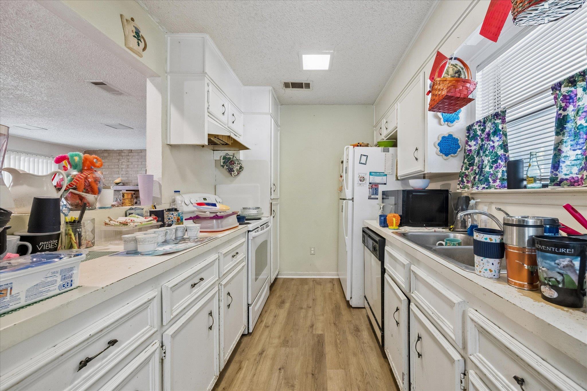 601 Meadowbrook DR