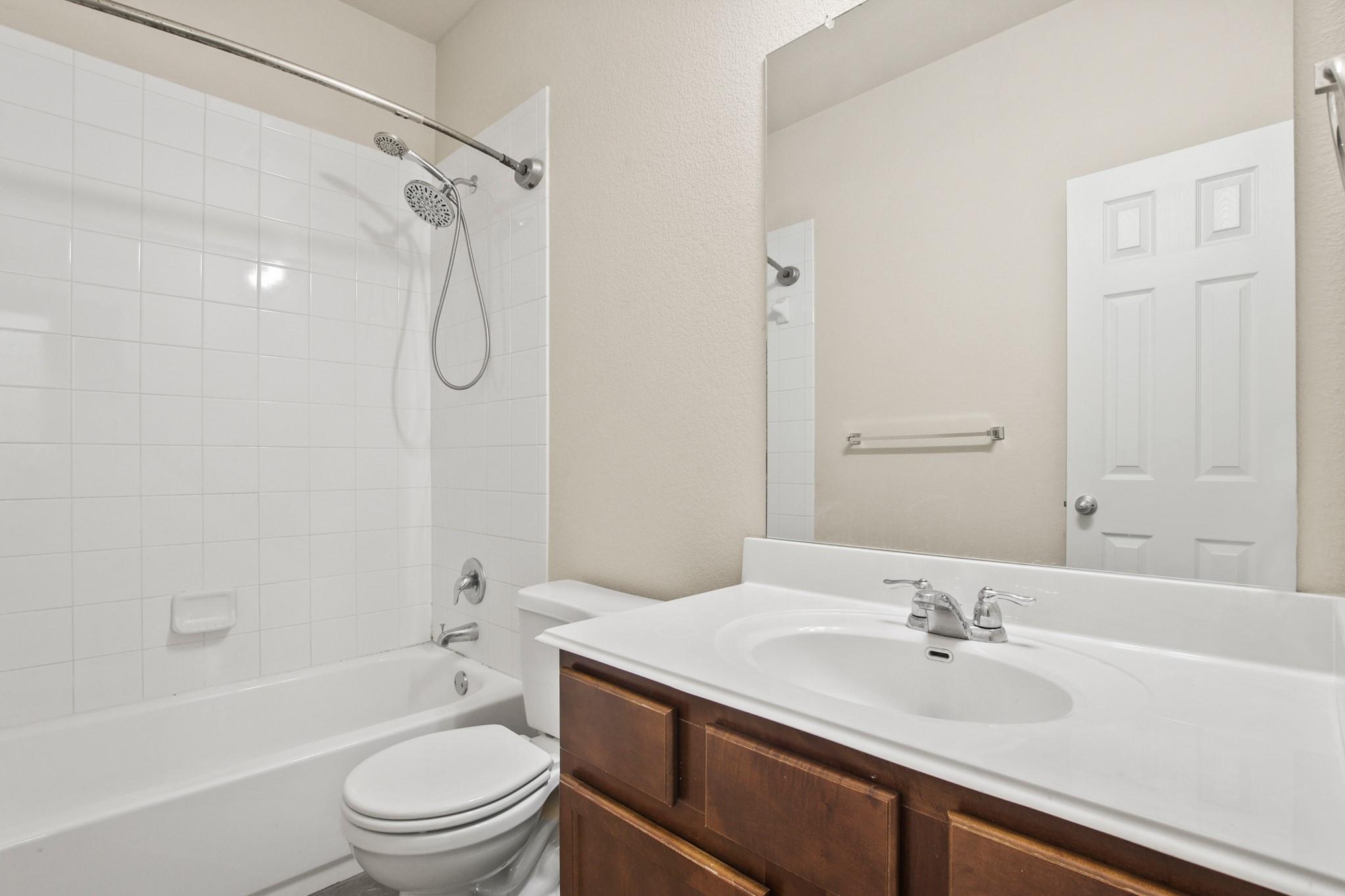 2478 SANTA BARBARA LOOP