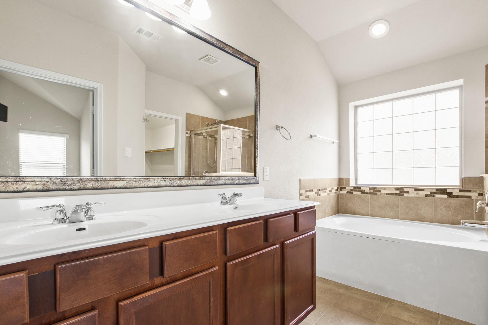 2478 SANTA BARBARA LOOP