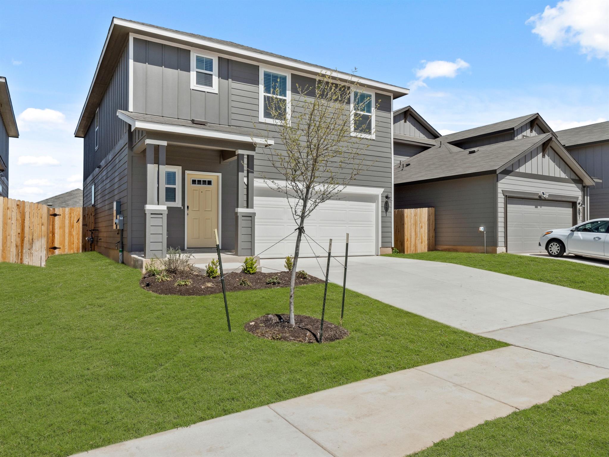 121 Greenway LN