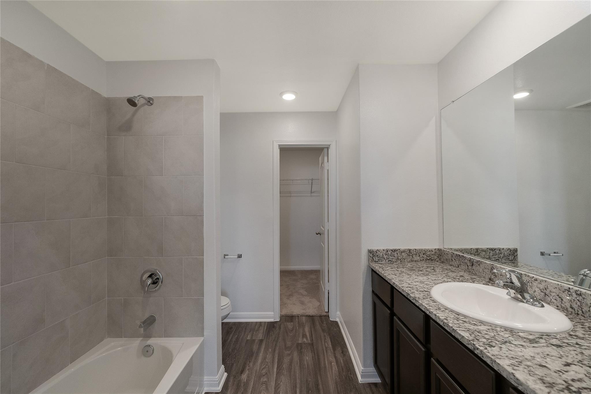 405 Riverdale DR