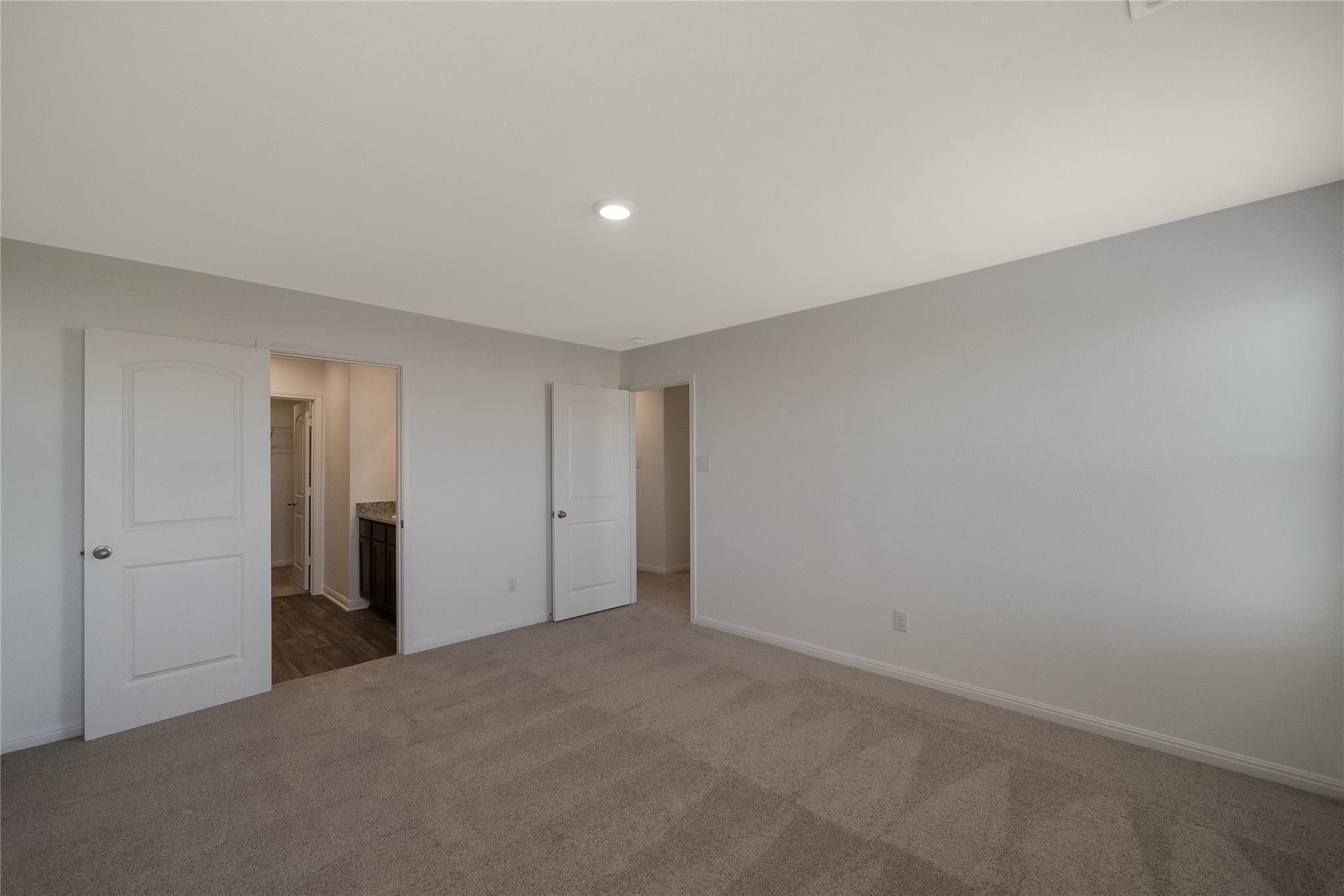 405 Riverdale DR