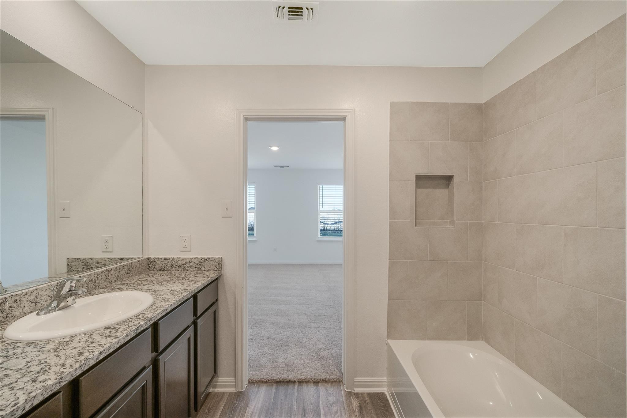 405 Riverdale DR