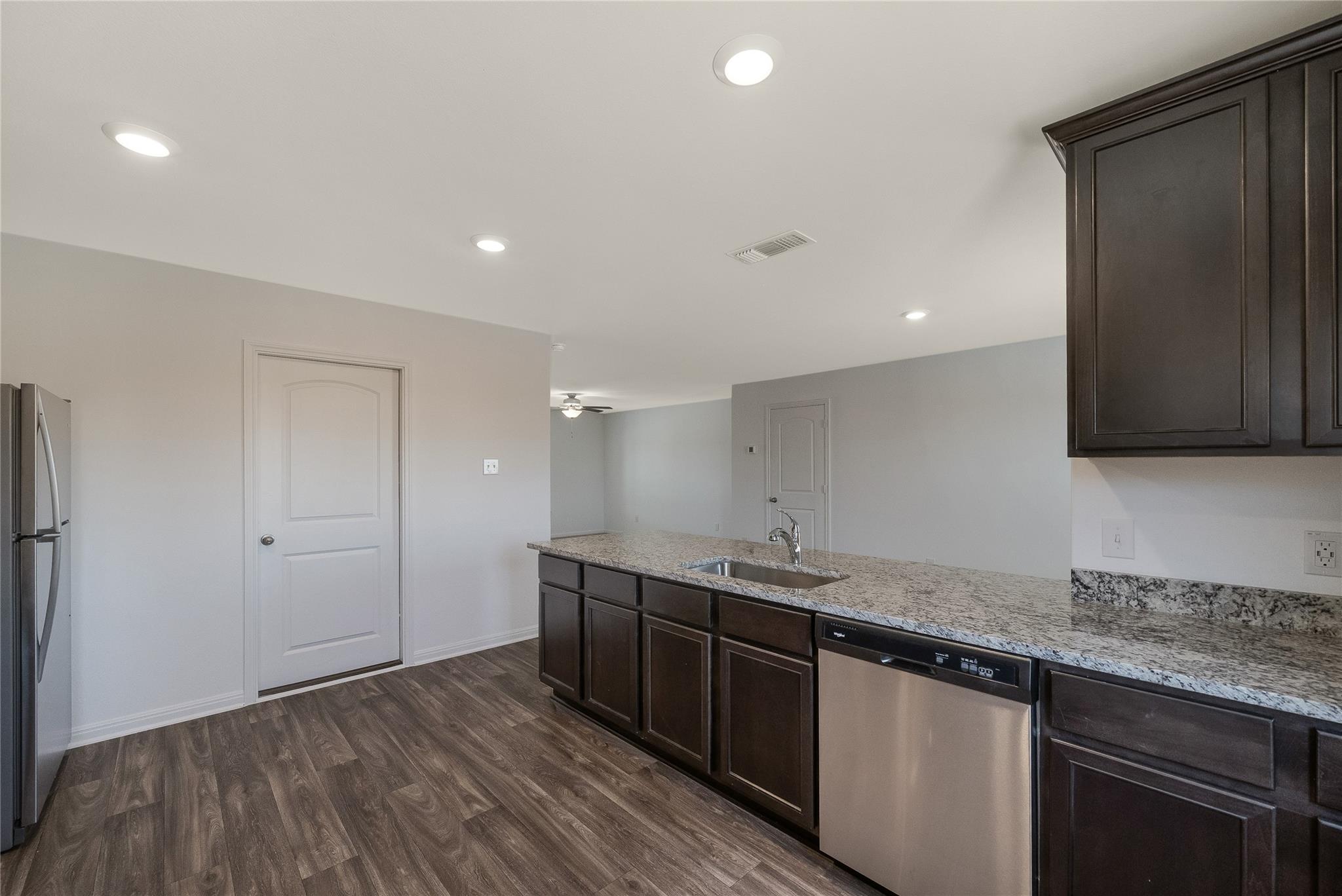 405 Riverdale DR