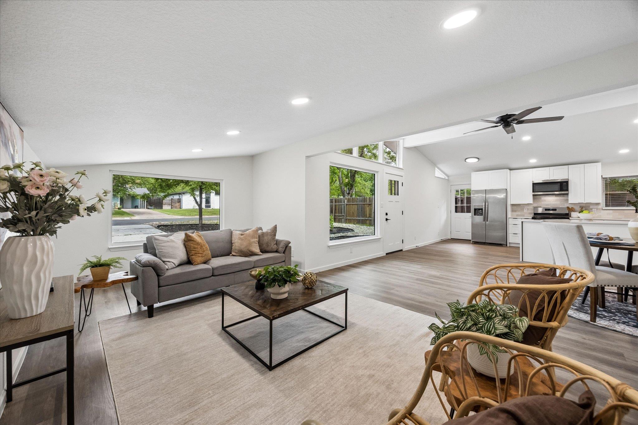 6503 Linda LN