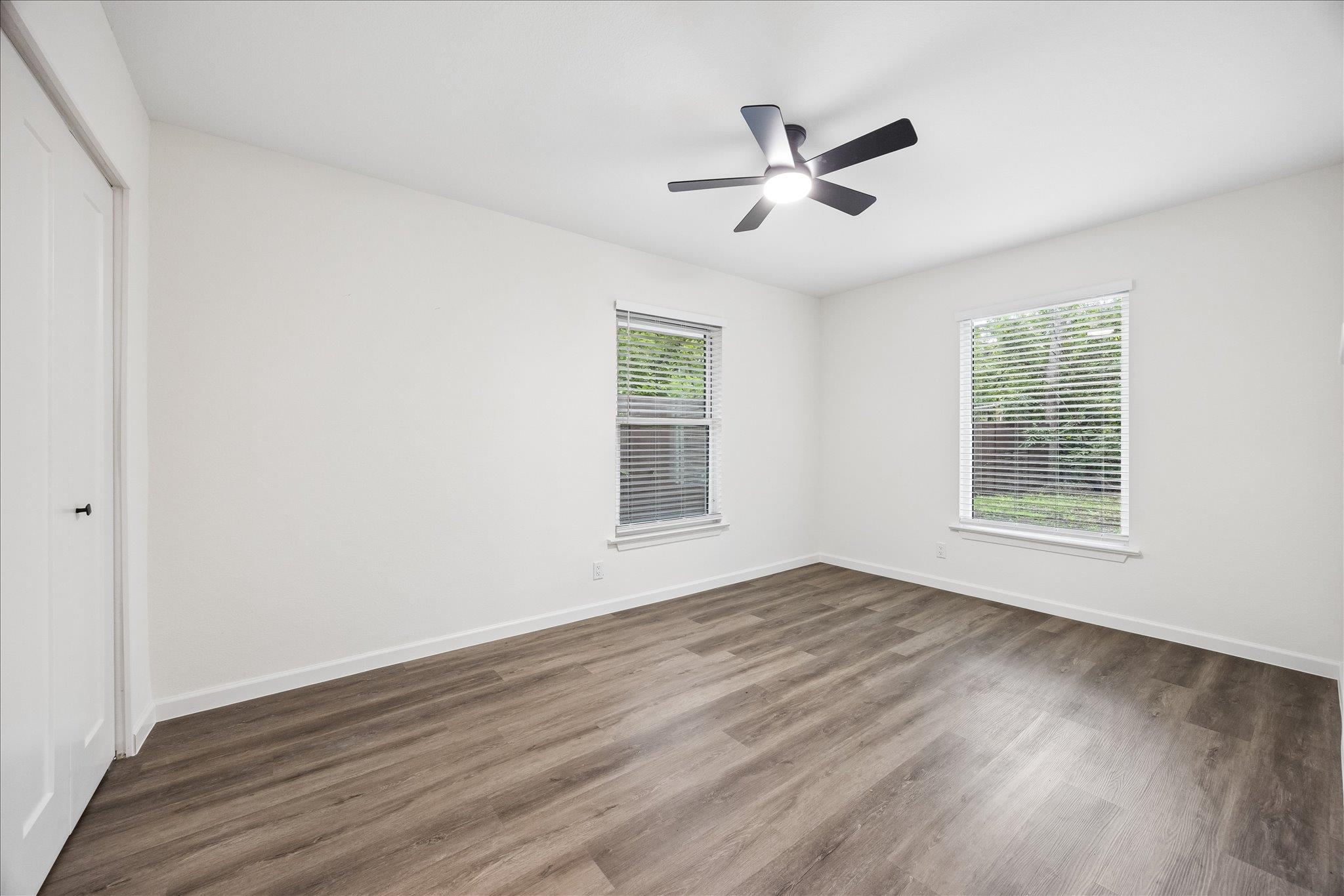 6503 Linda LN