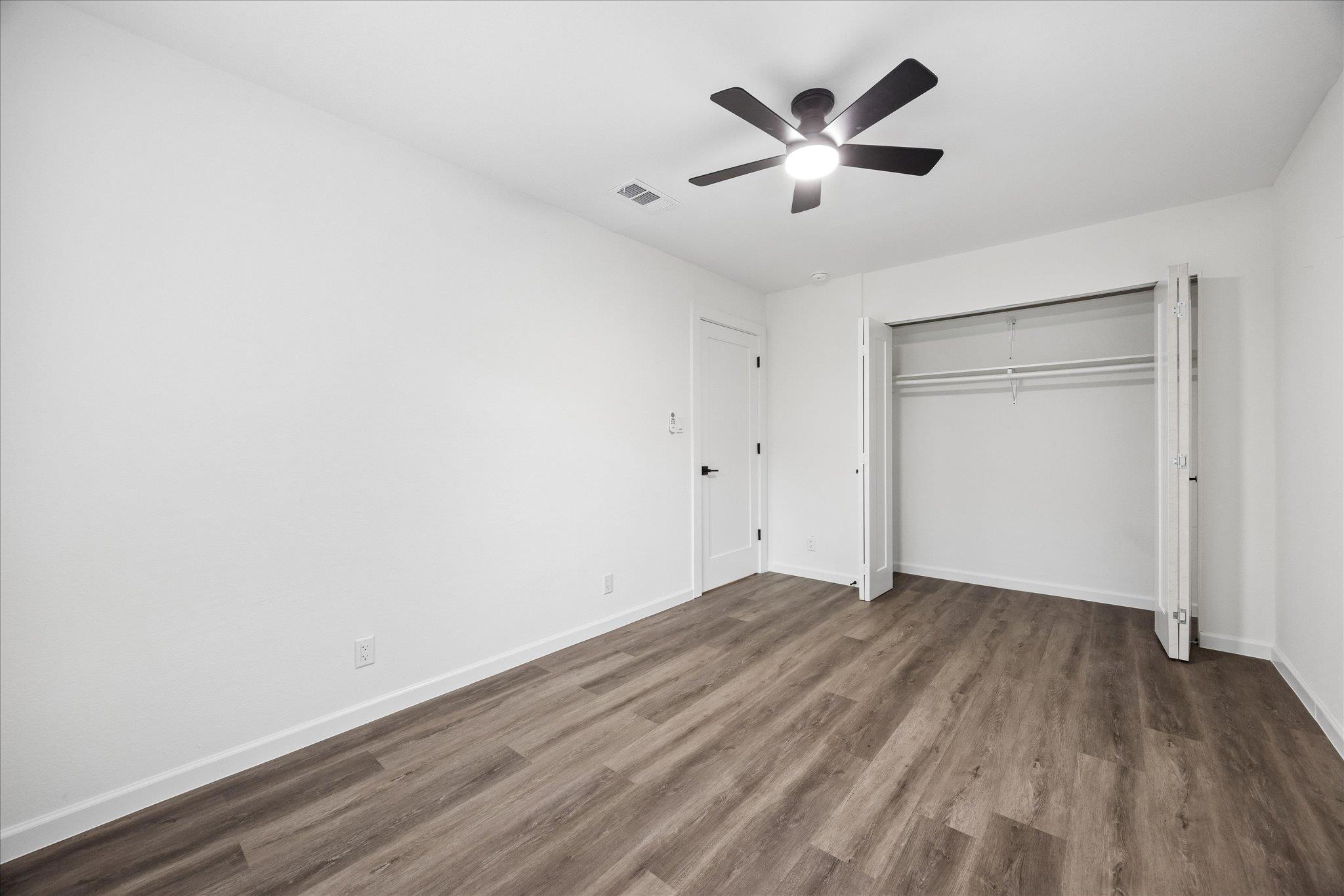 6503 Linda LN
