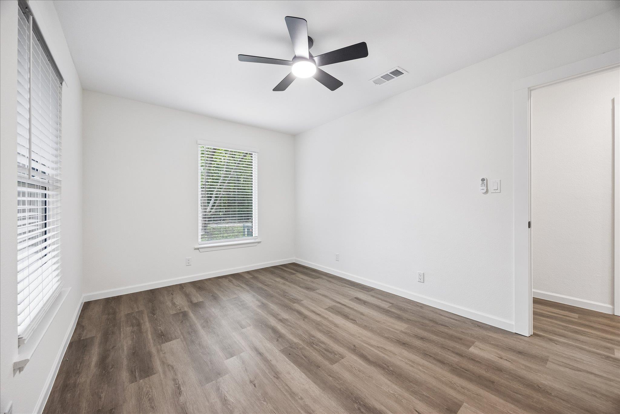 6503 Linda LN
