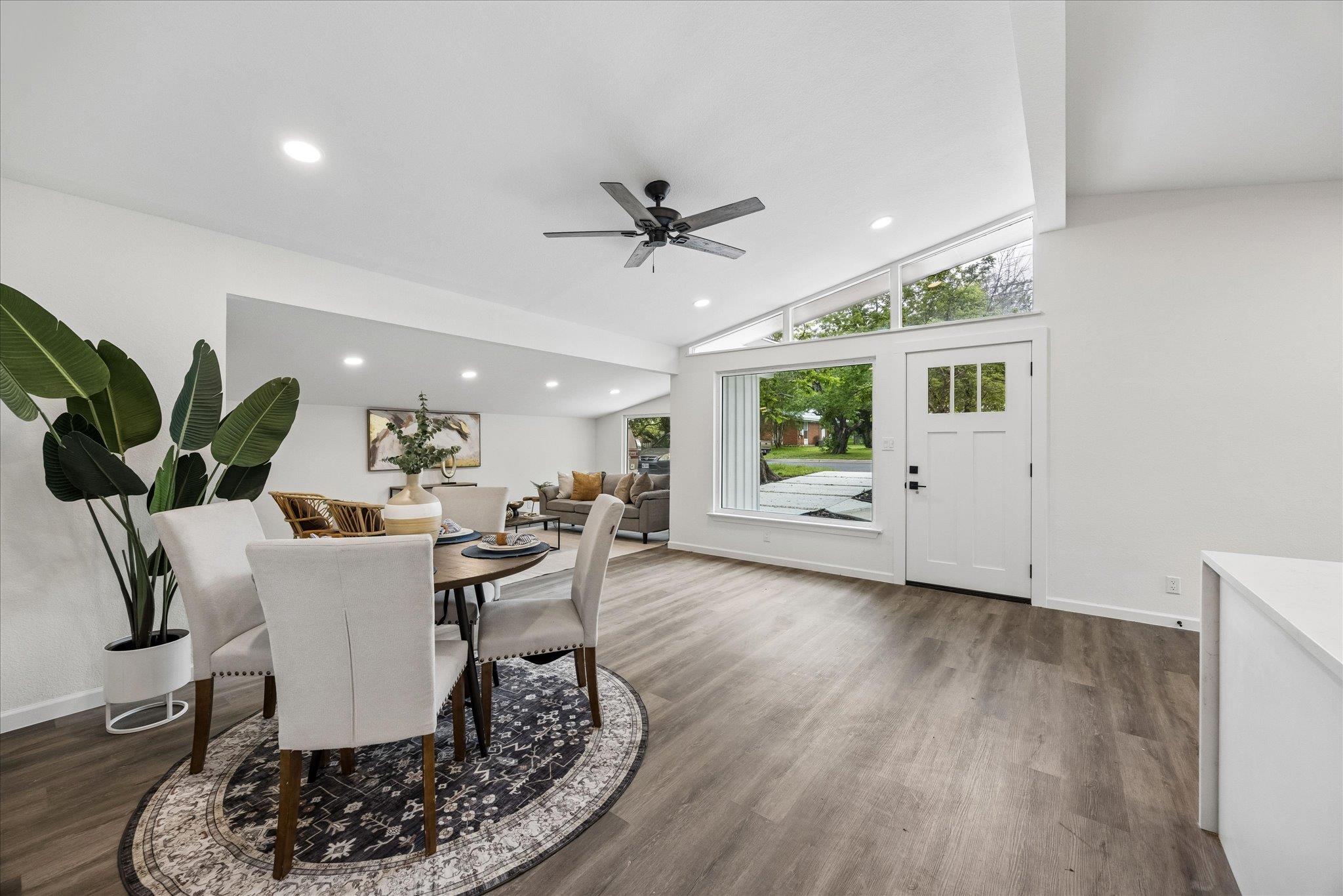 6503 Linda LN