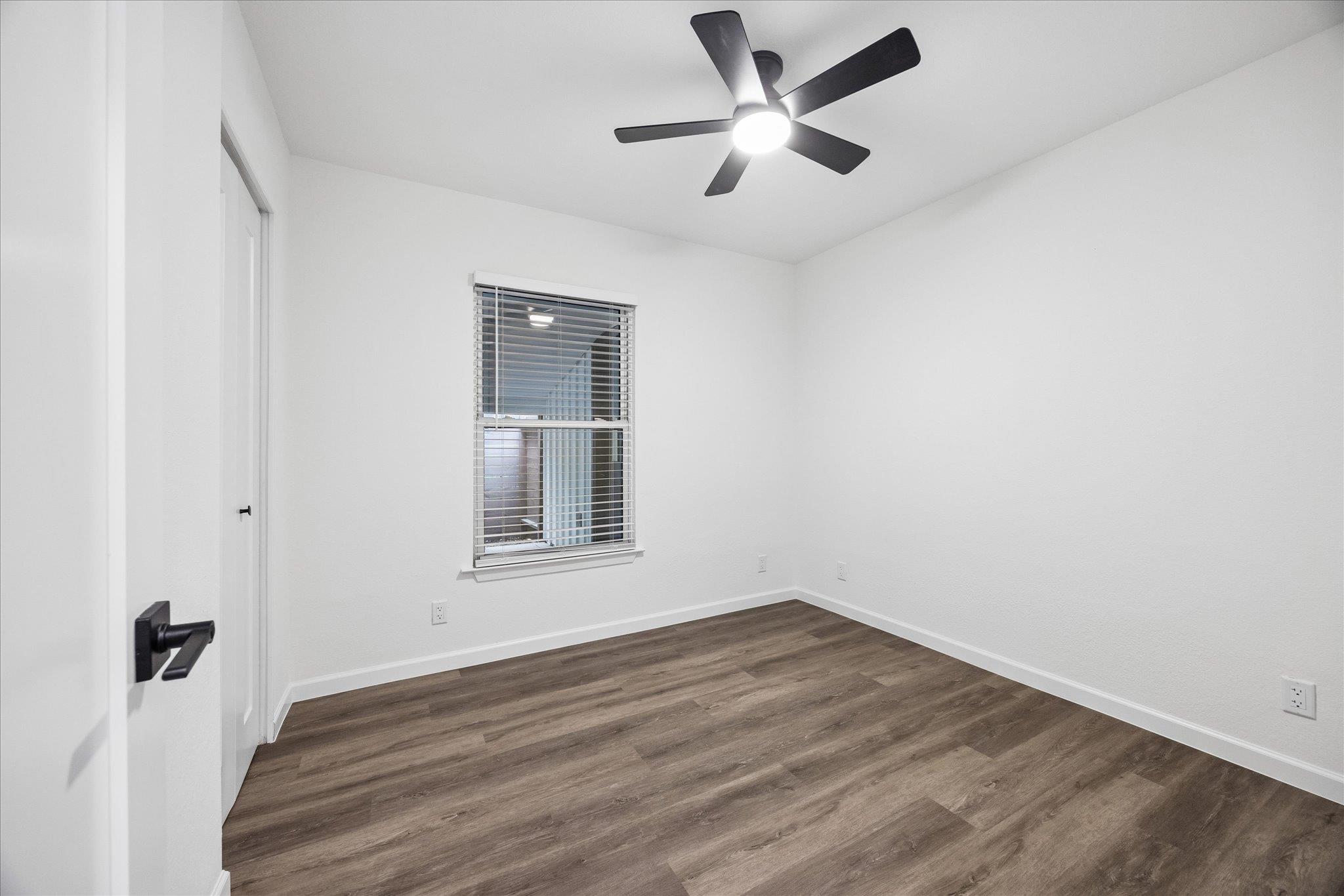 6503 Linda LN
