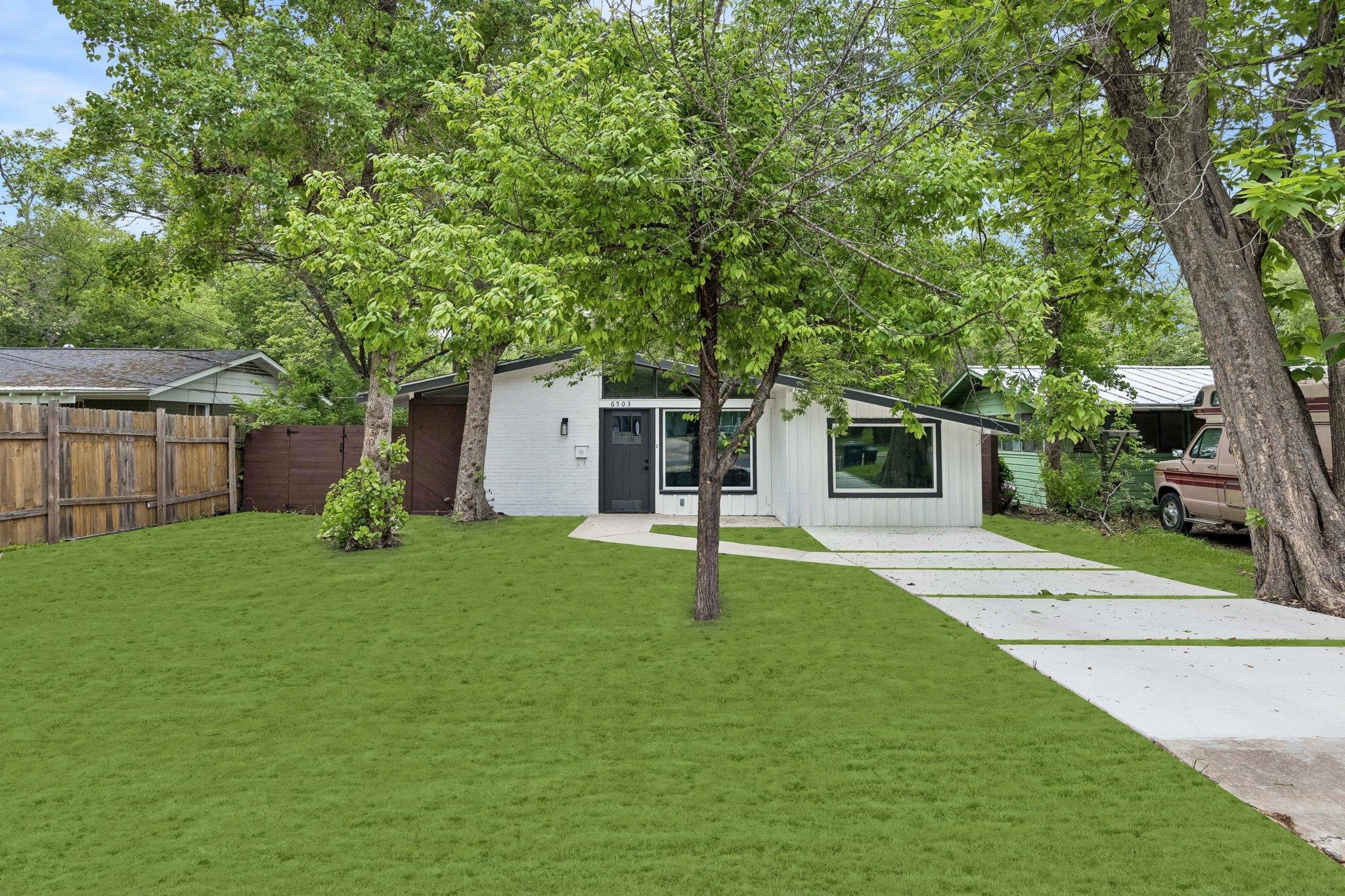 6503 Linda LN