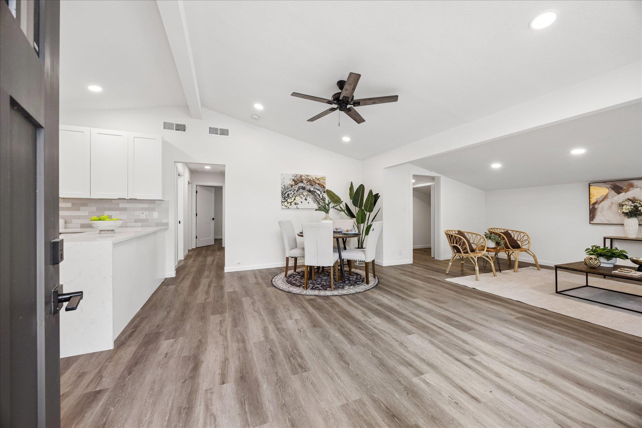 6503 Linda LN