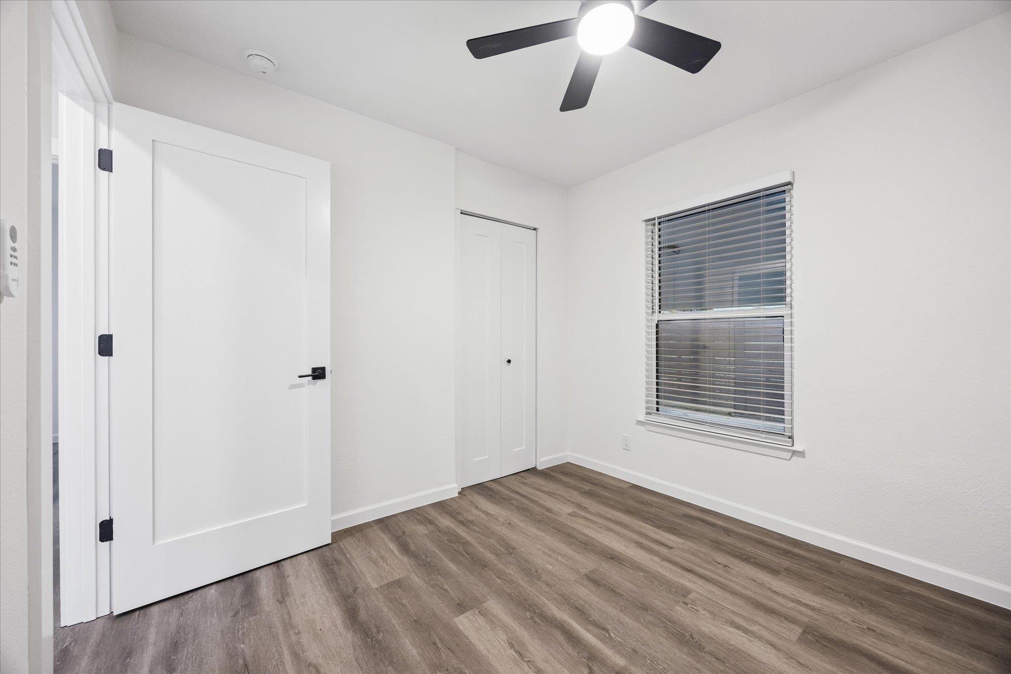 6503 Linda LN