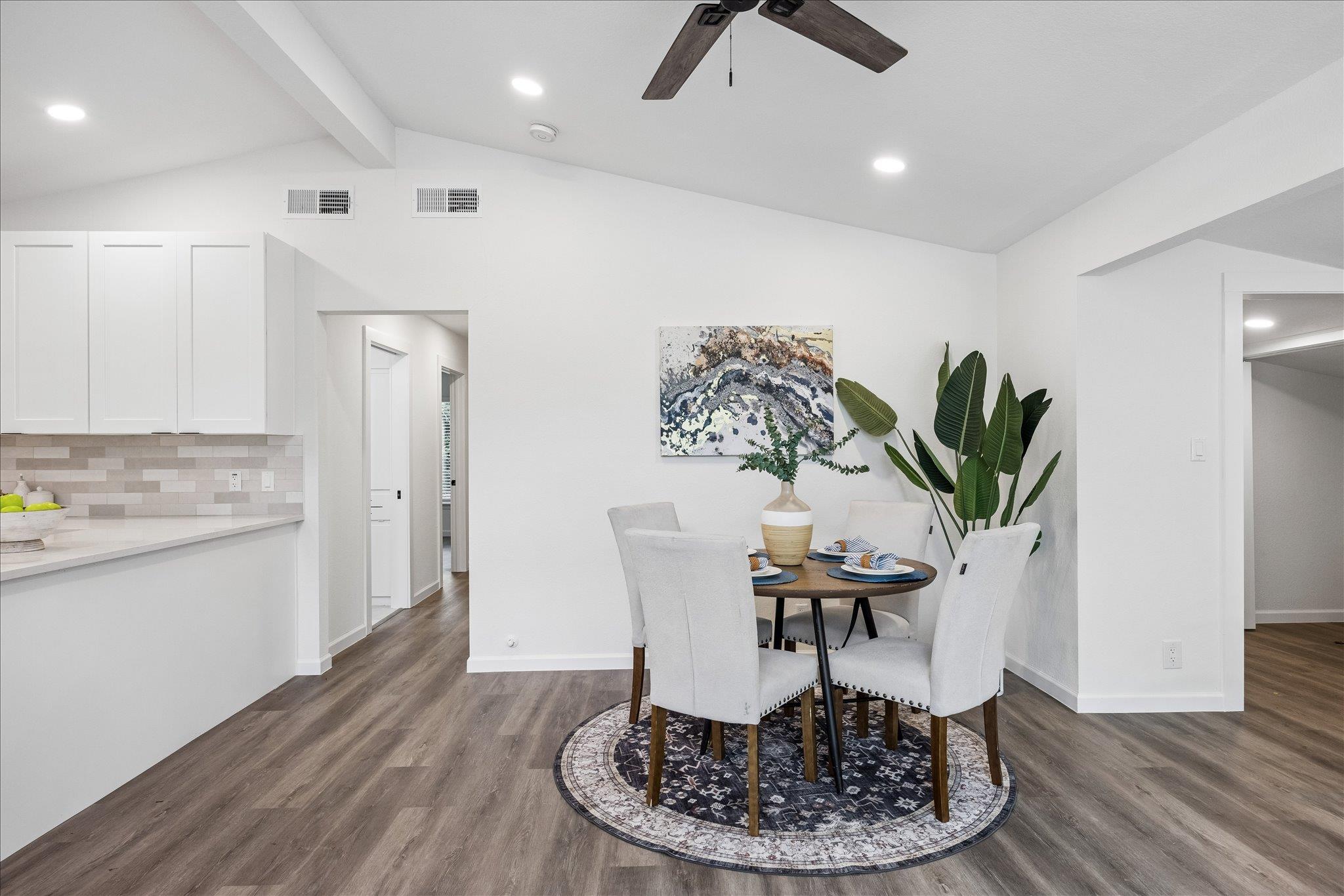 6503 Linda LN