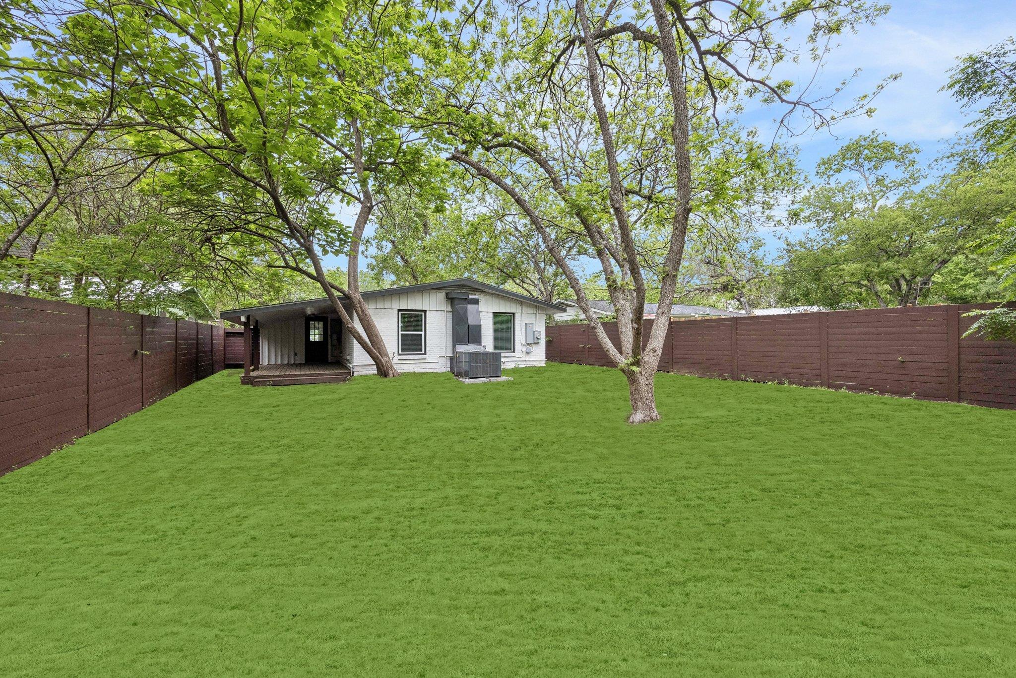6503 Linda LN