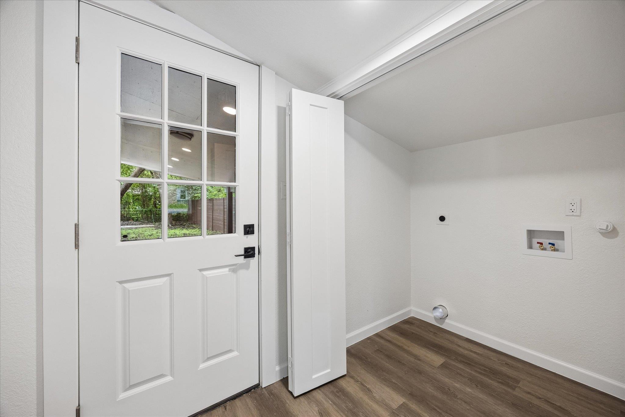 6503 Linda LN