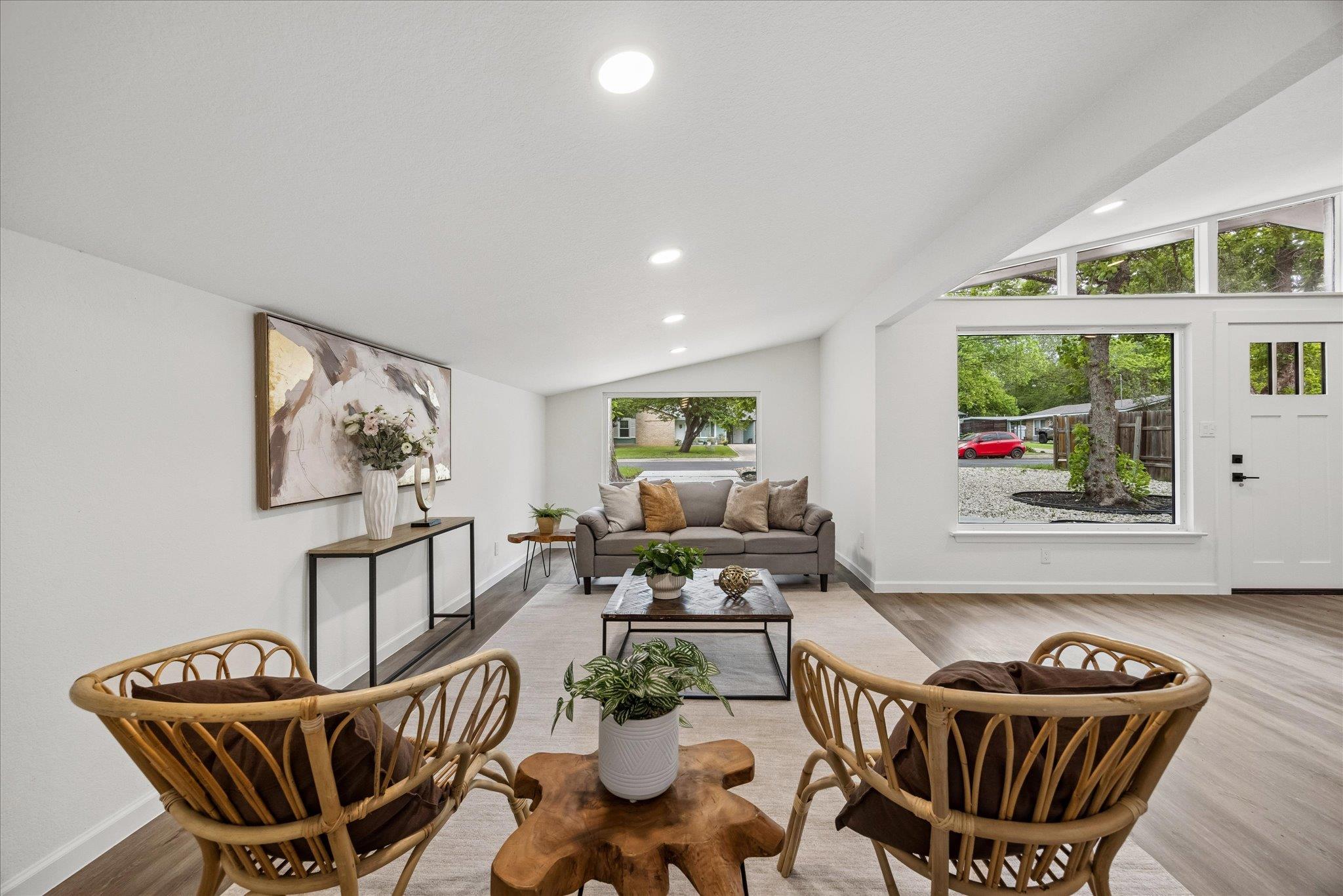 6503 Linda LN