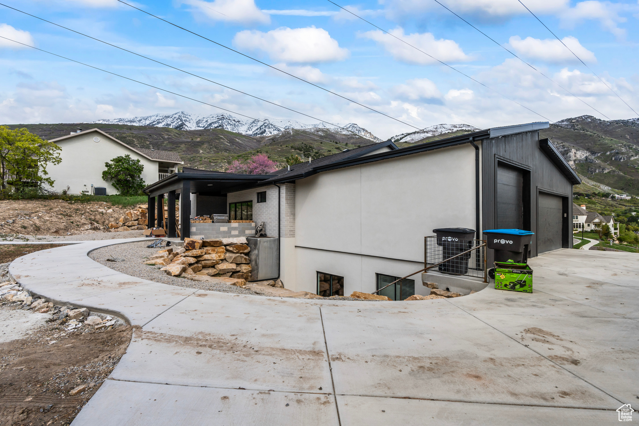 947 WINDSOR DR
