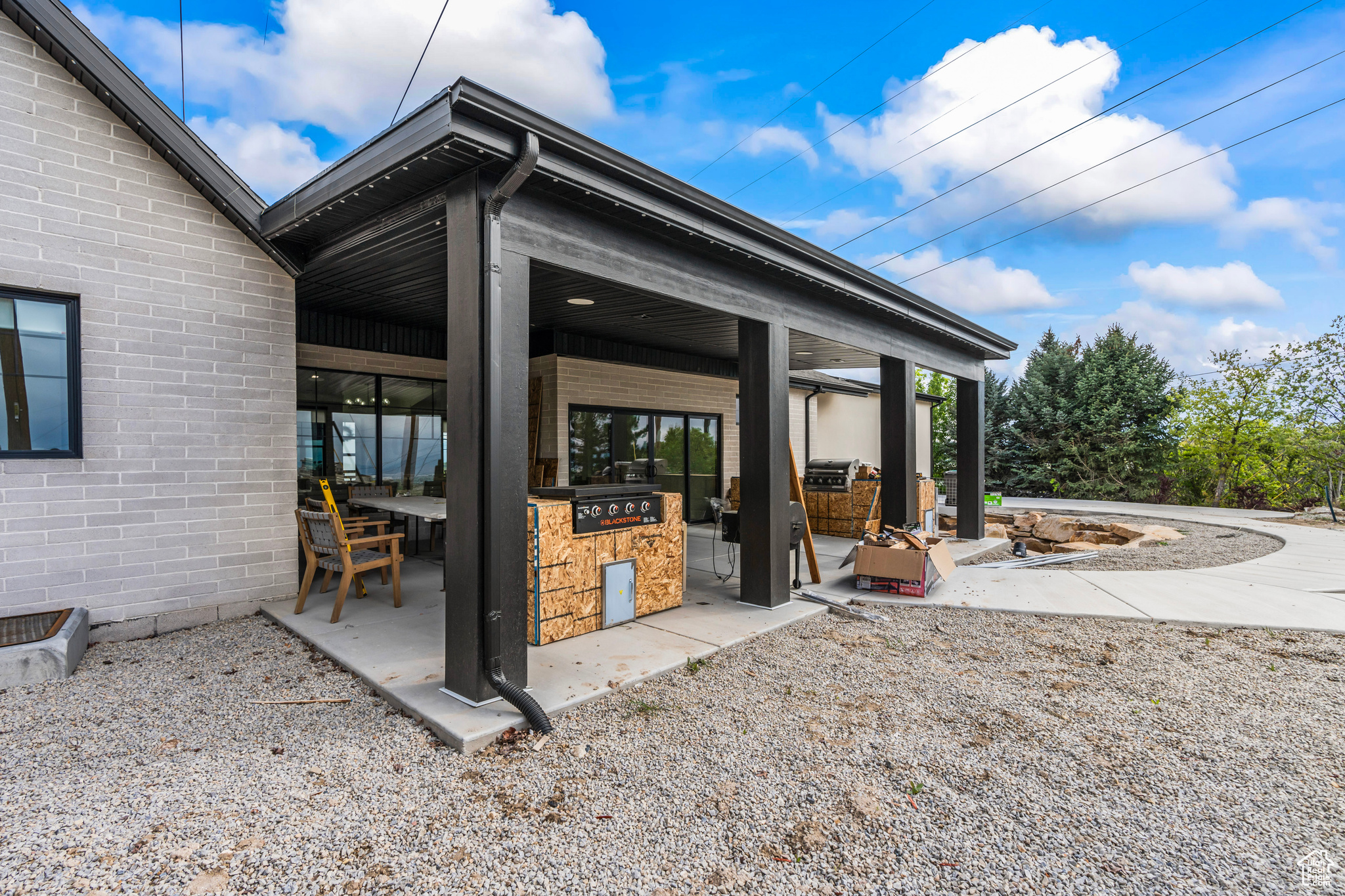 947 WINDSOR DR