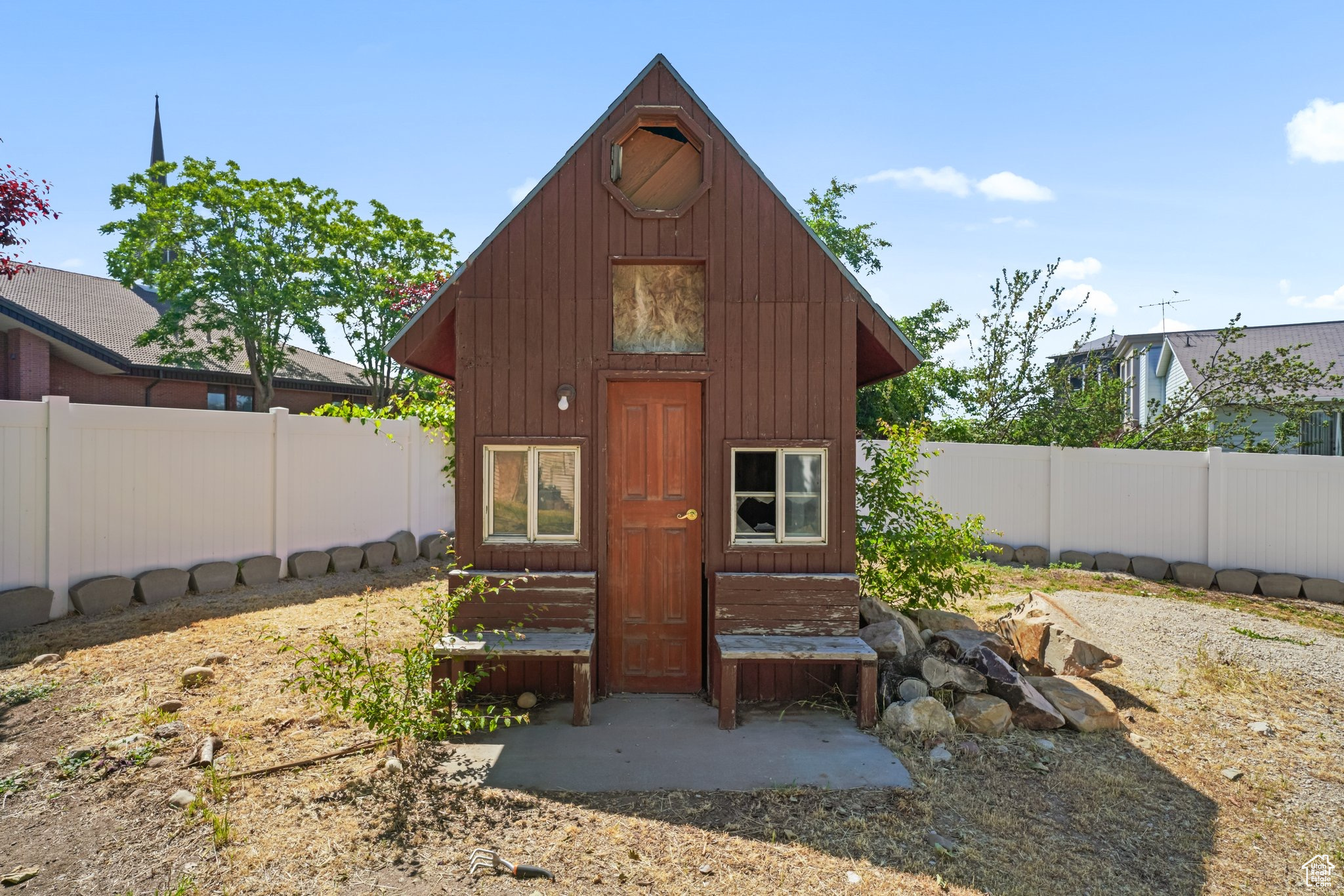 1212 E MOSS CIR