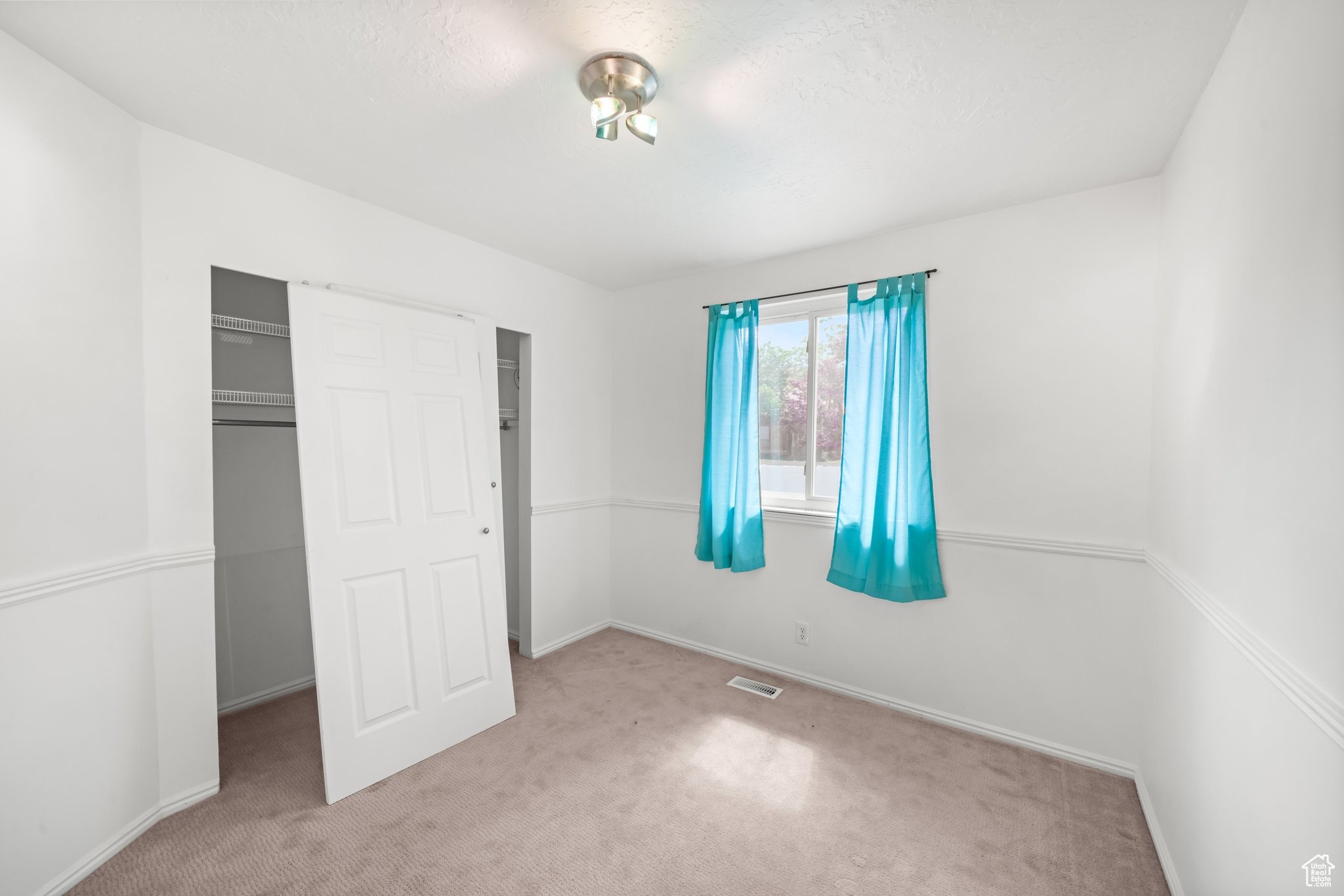 1212 E MOSS CIR