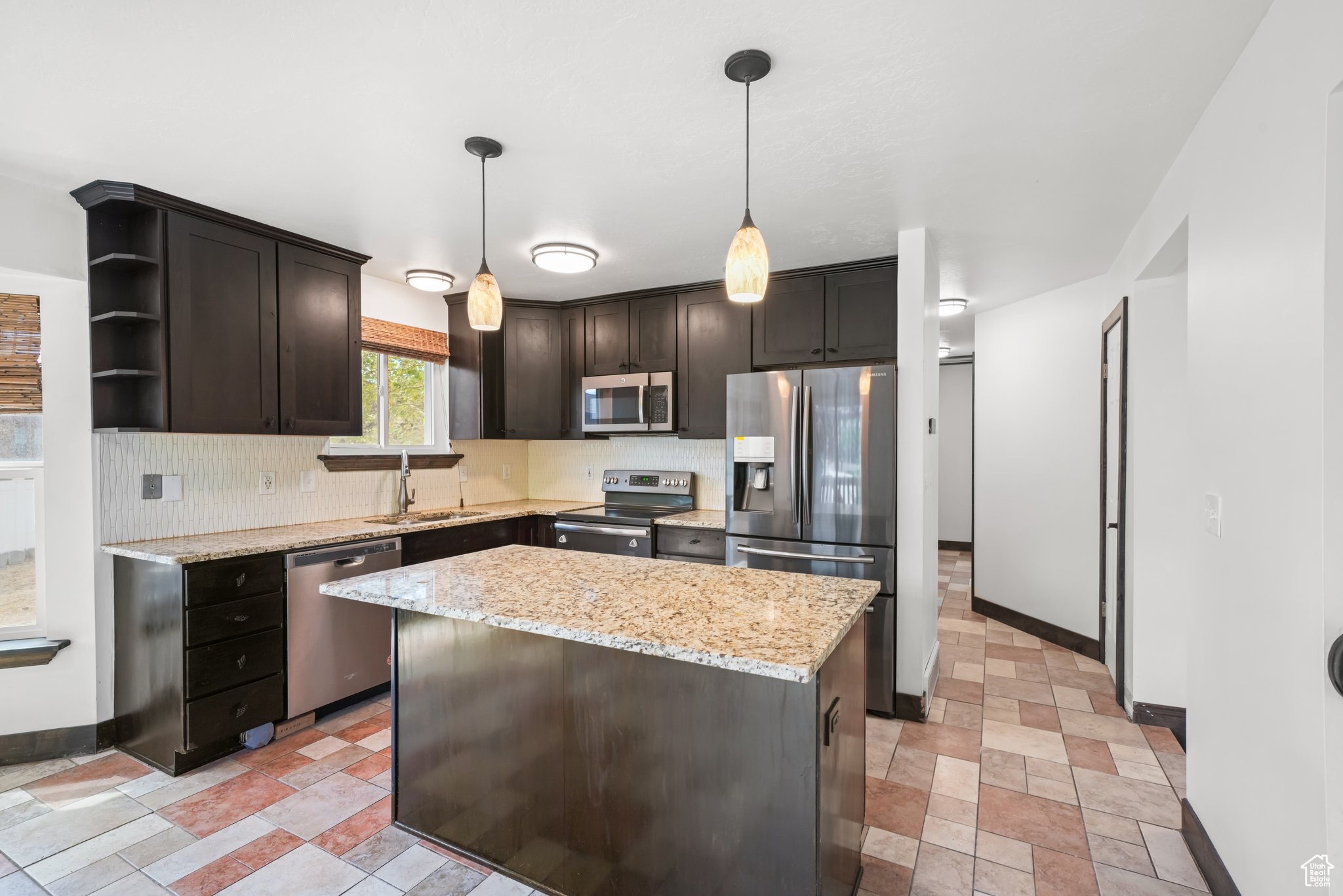 1212 E MOSS CIR