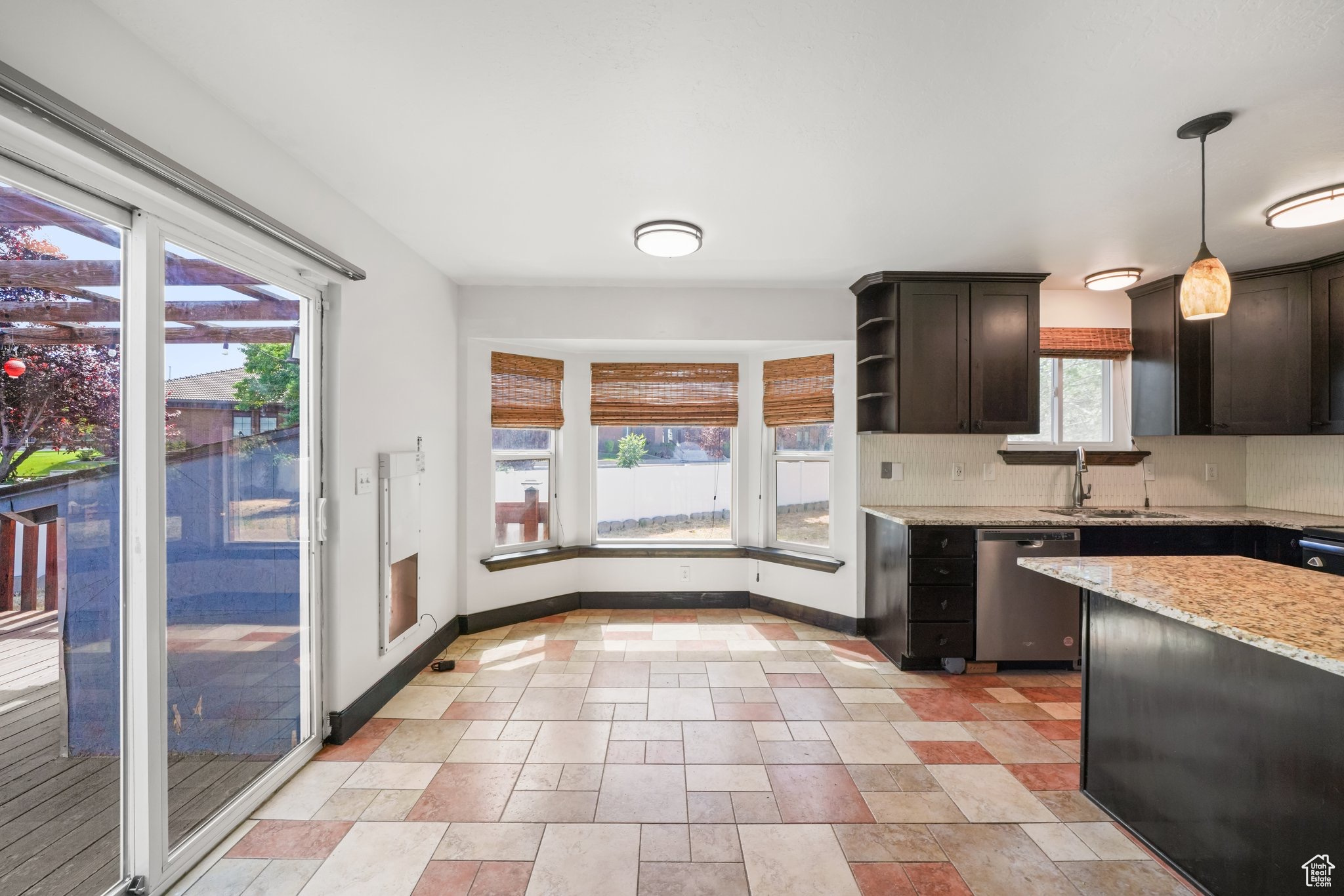 1212 E MOSS CIR