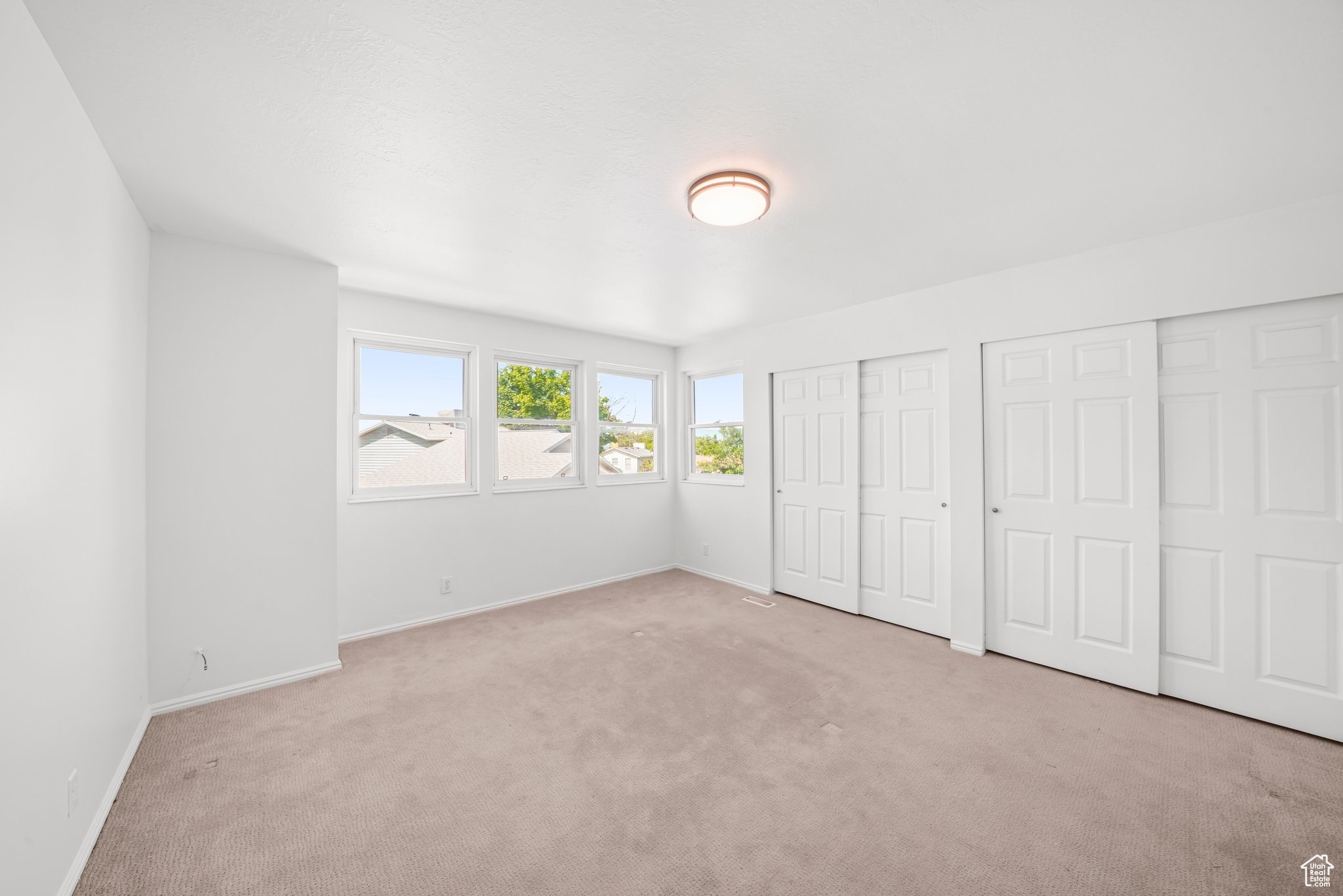 1212 E MOSS CIR