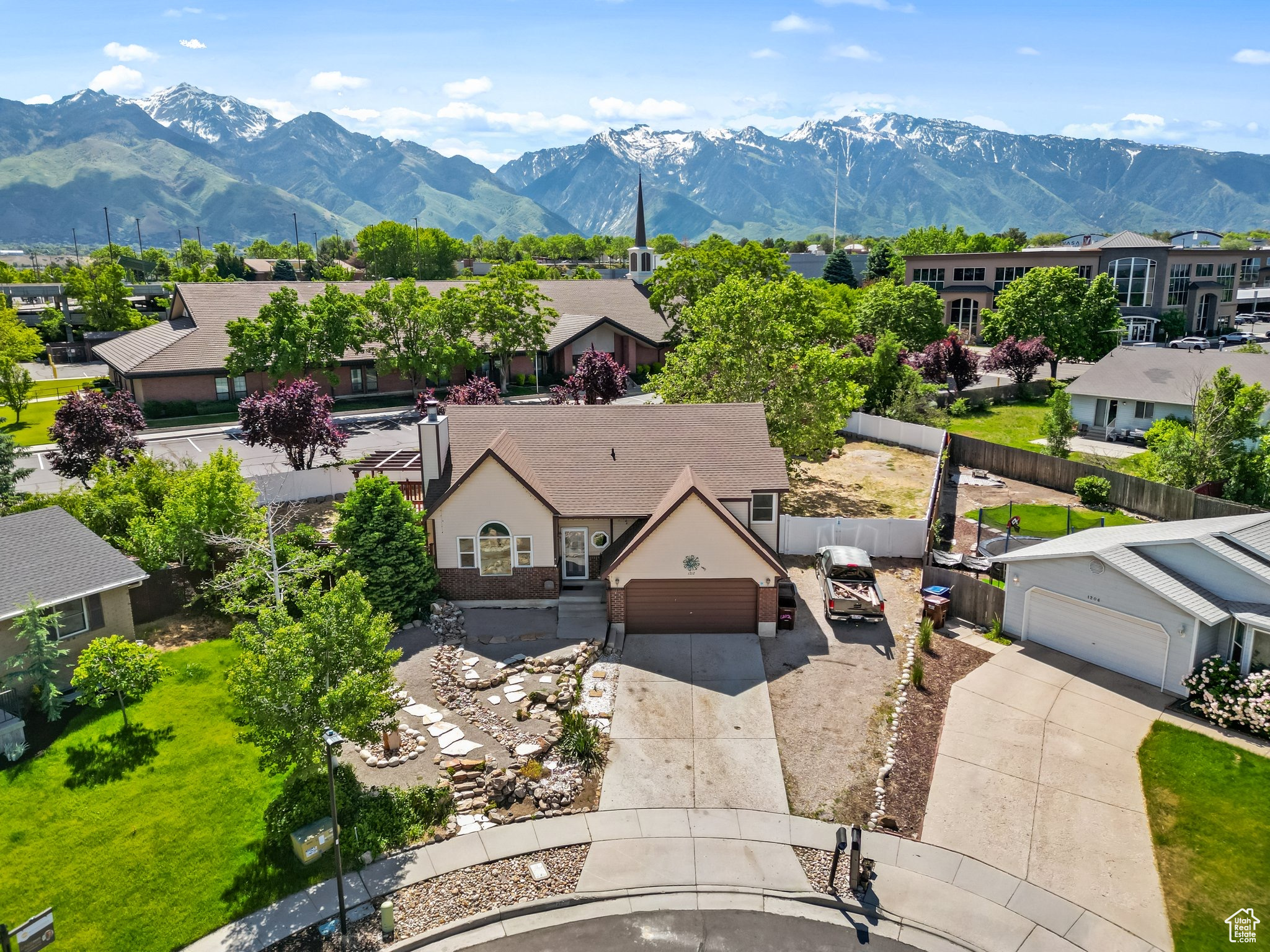 1212 E MOSS CIR