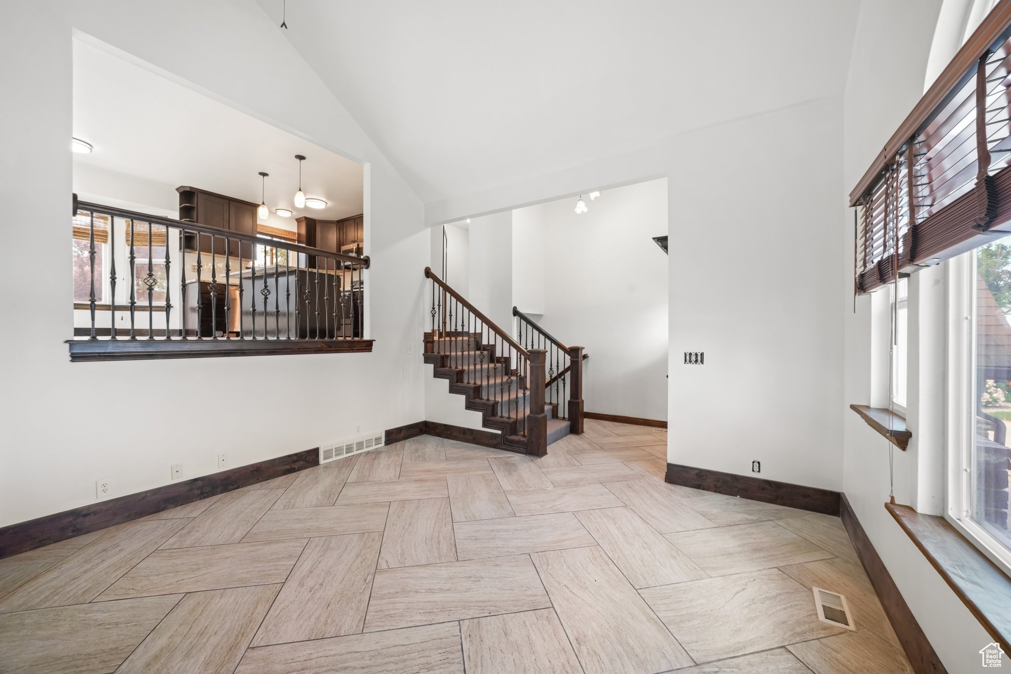 1212 E MOSS CIR
