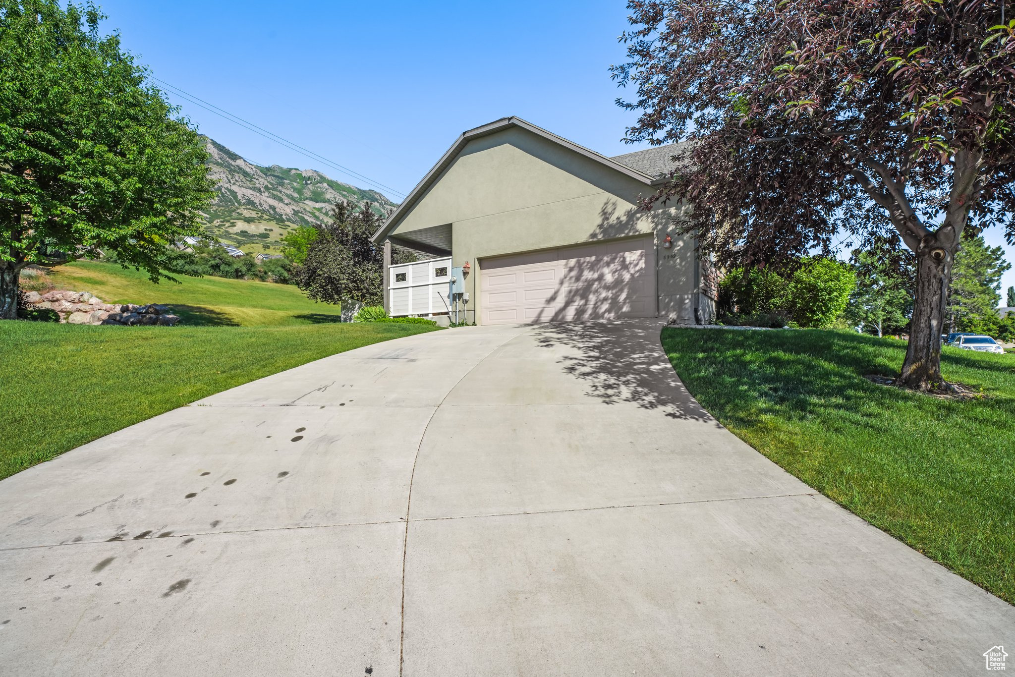 8952 N COTTAGE DR