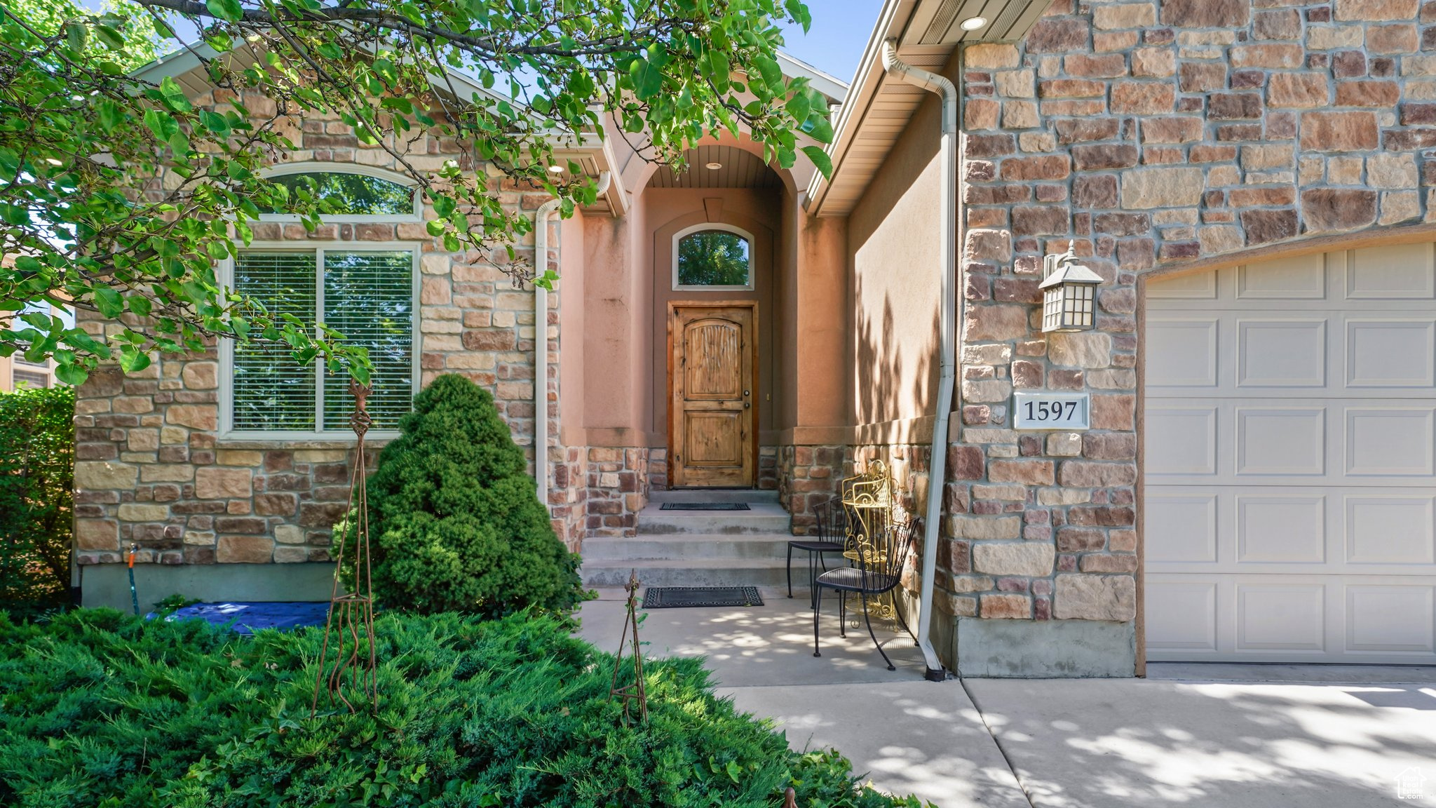 1597 CRYSTAL VIEW WAY