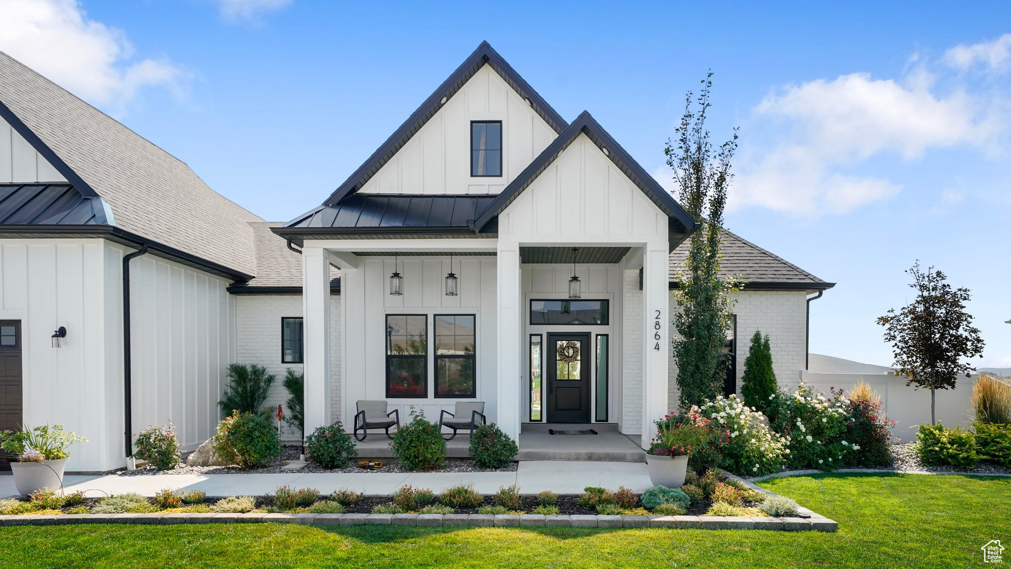 2864 E LAKESIDE DR