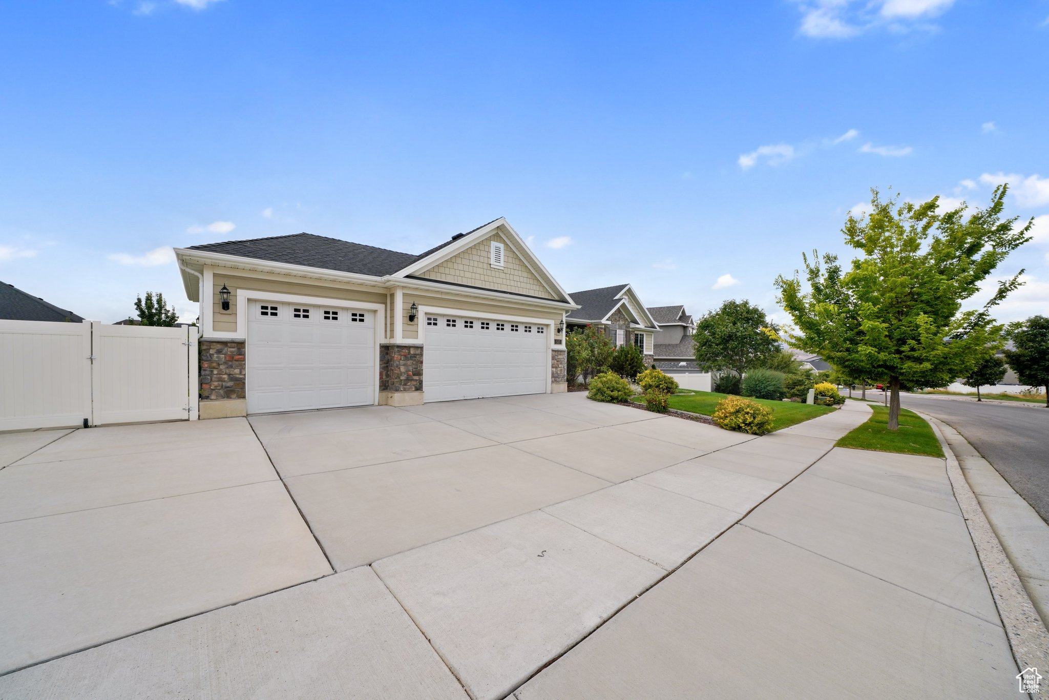 517 W TRAIL SIDE DR