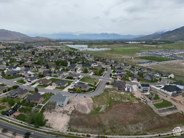 1367 W CEDAR PASS DR