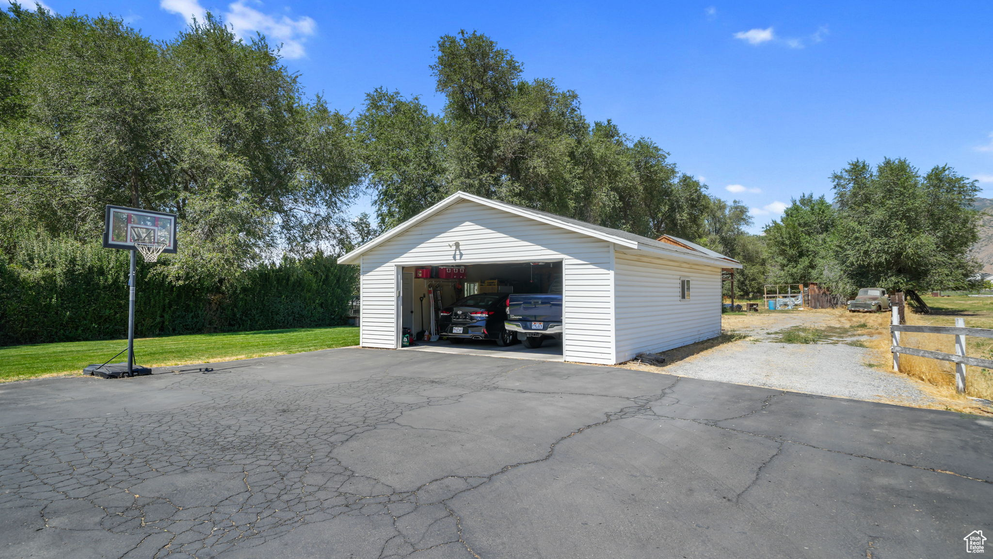 530 W MAPLE ST